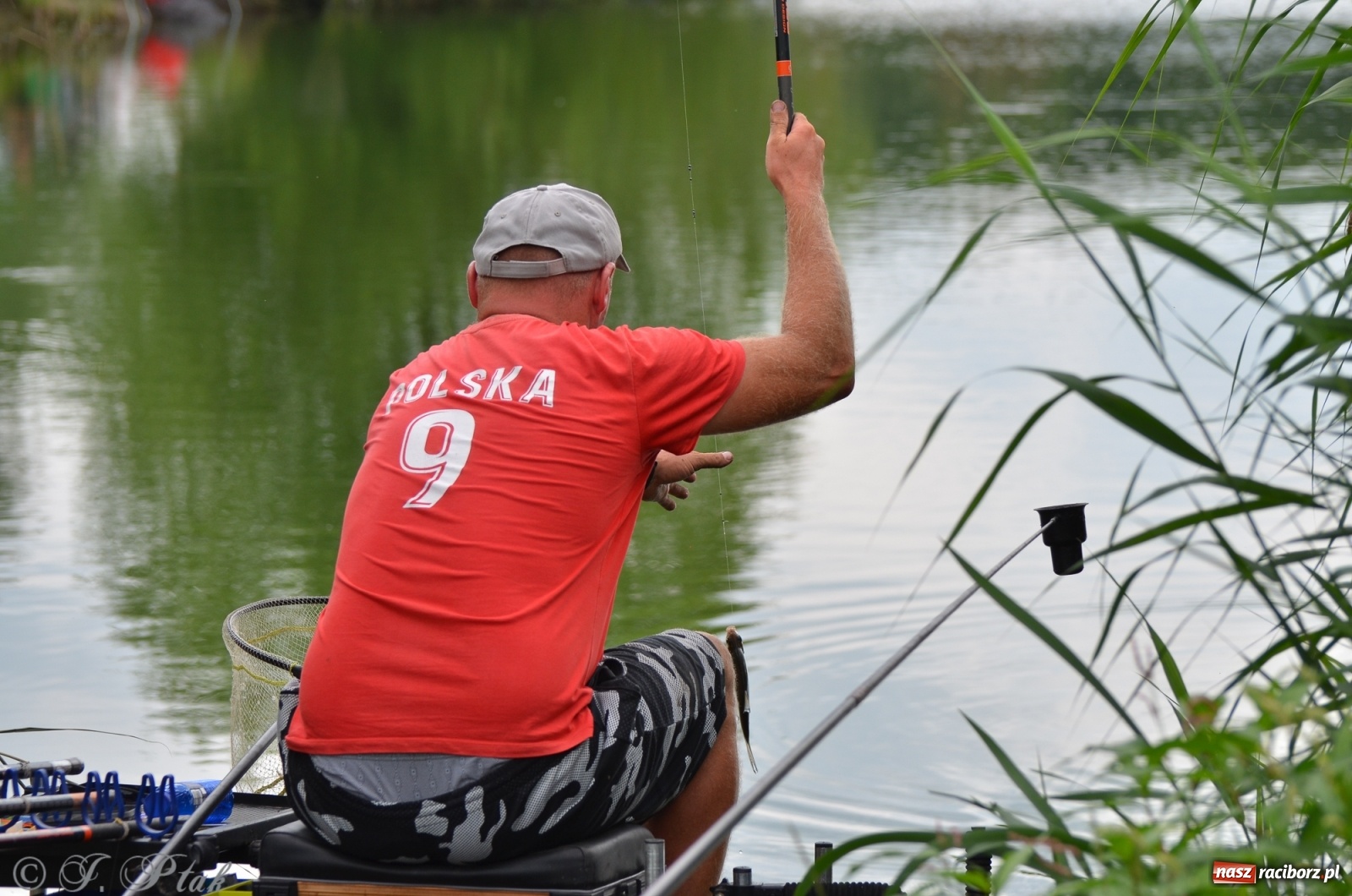 Zdjęcie w galerii na portalu naszraciborz.pl: Wędkarstwo. Eugeniusz Kajstura z trofeum Starosty [FOTO] wiadomości z regionu