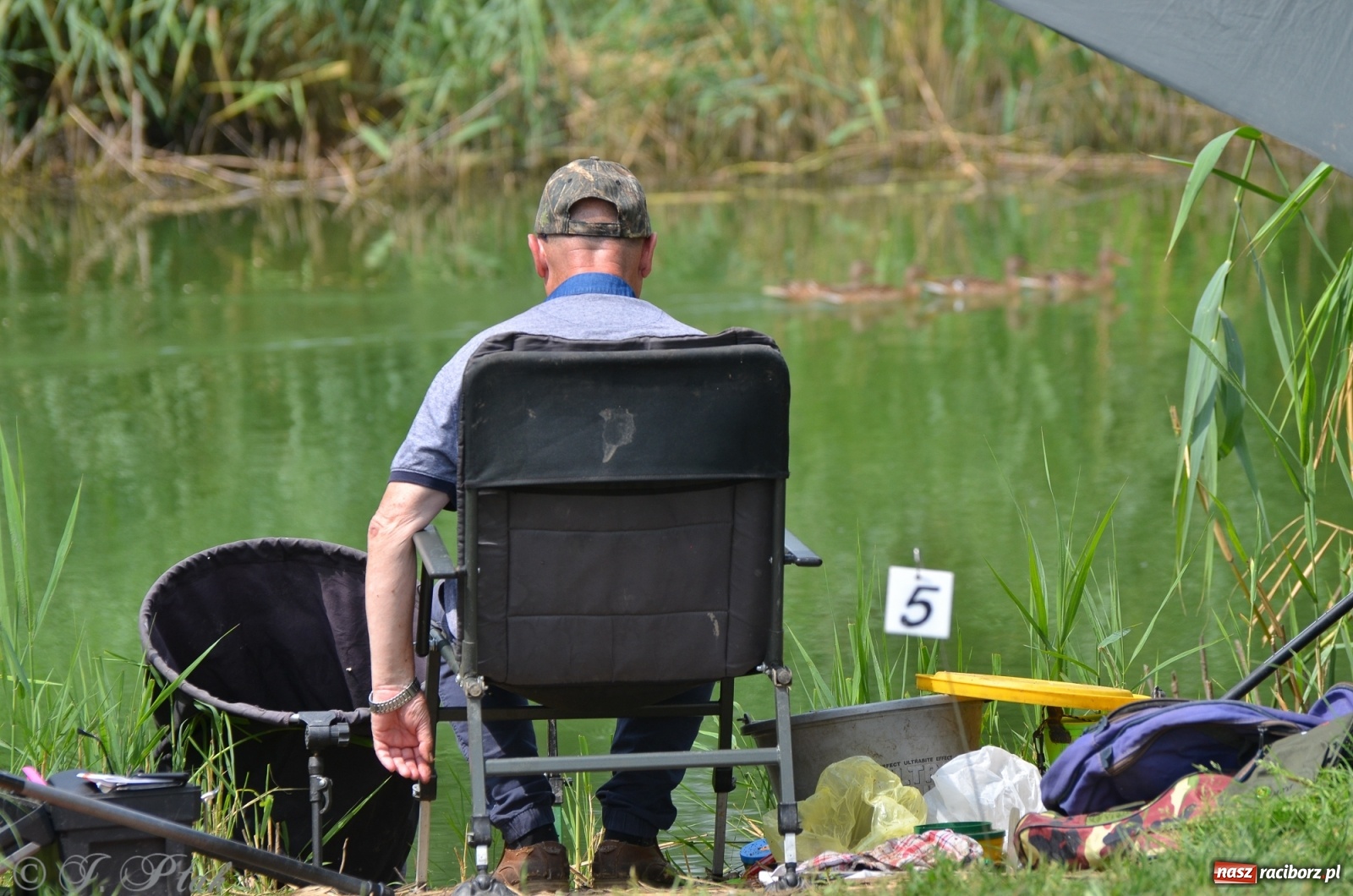 Zdjęcie w galerii na portalu naszraciborz.pl: Wędkarstwo. Eugeniusz Kajstura z trofeum Starosty [FOTO] wiadomości z regionu