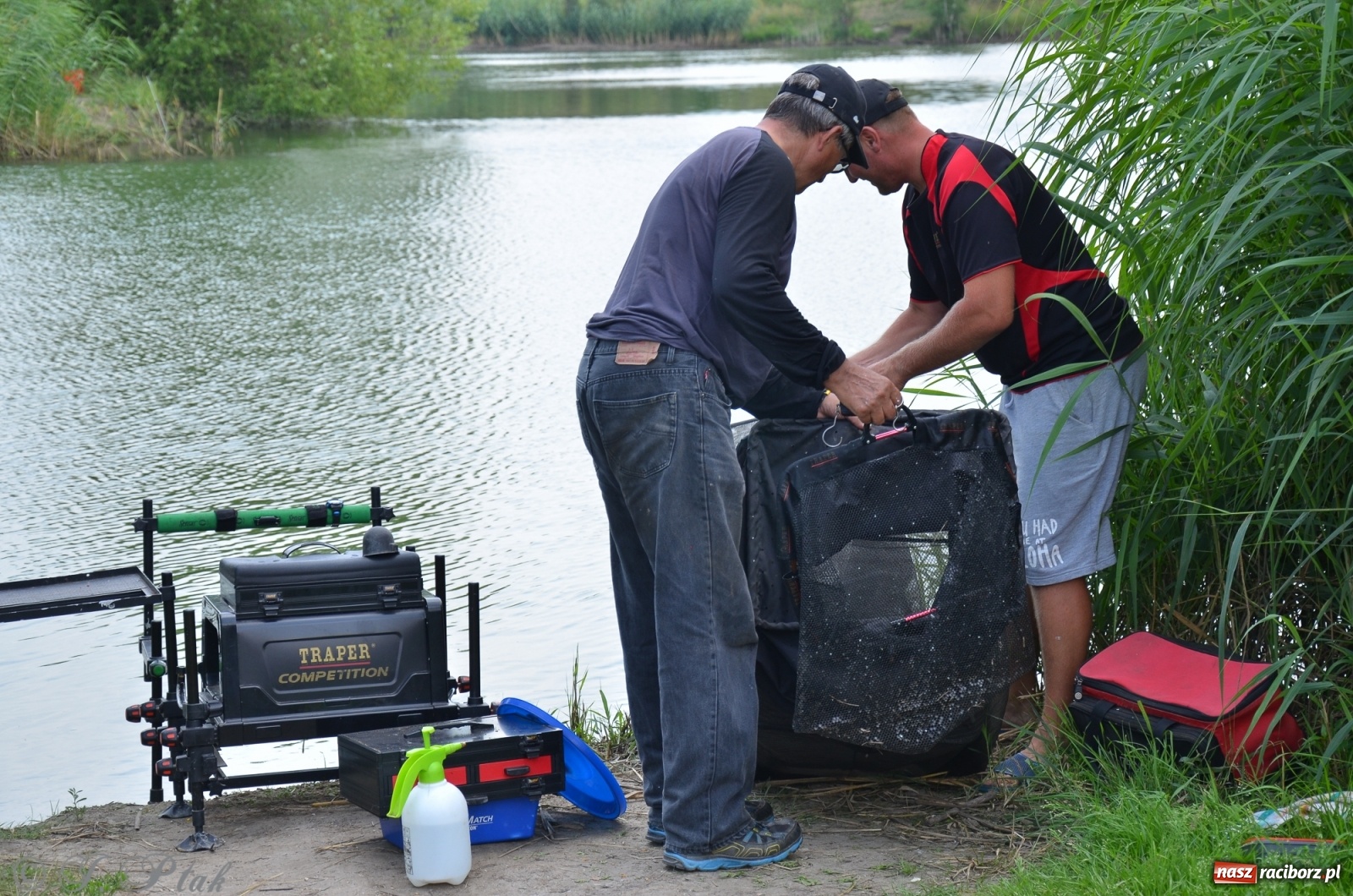 Zdjęcie w galerii na portalu naszraciborz.pl: Wędkarstwo. Eugeniusz Kajstura z trofeum Starosty [FOTO] wiadomości z regionu