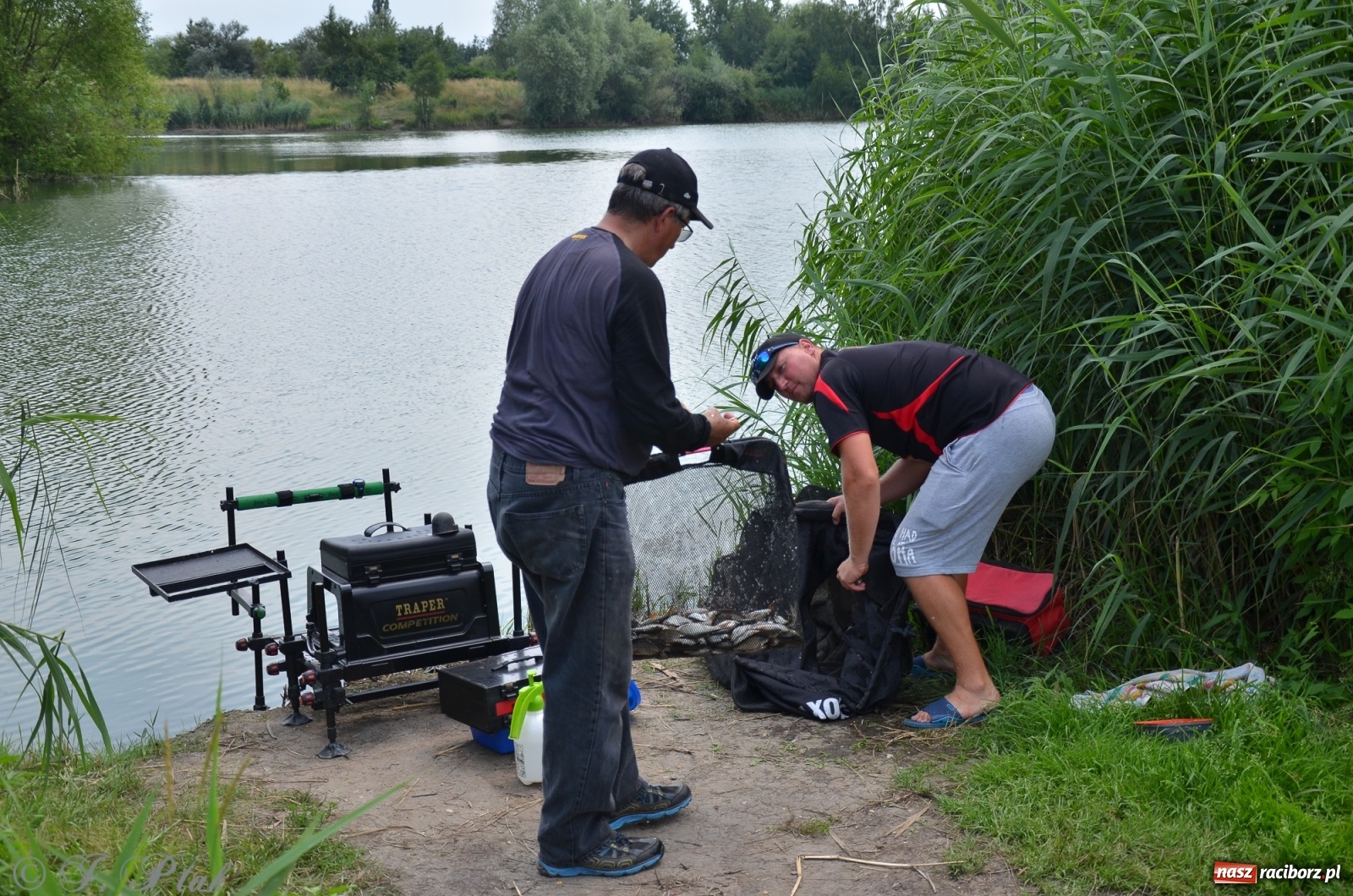 Zdjęcie w galerii na portalu naszraciborz.pl: Wędkarstwo. Eugeniusz Kajstura z trofeum Starosty [FOTO] wiadomości z regionu