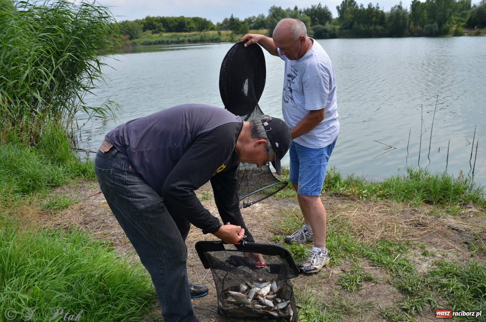 Zdjęcie w galerii na portalu naszraciborz.pl: Wędkarstwo. Eugeniusz Kajstura z trofeum Starosty [FOTO] wiadomości z regionu