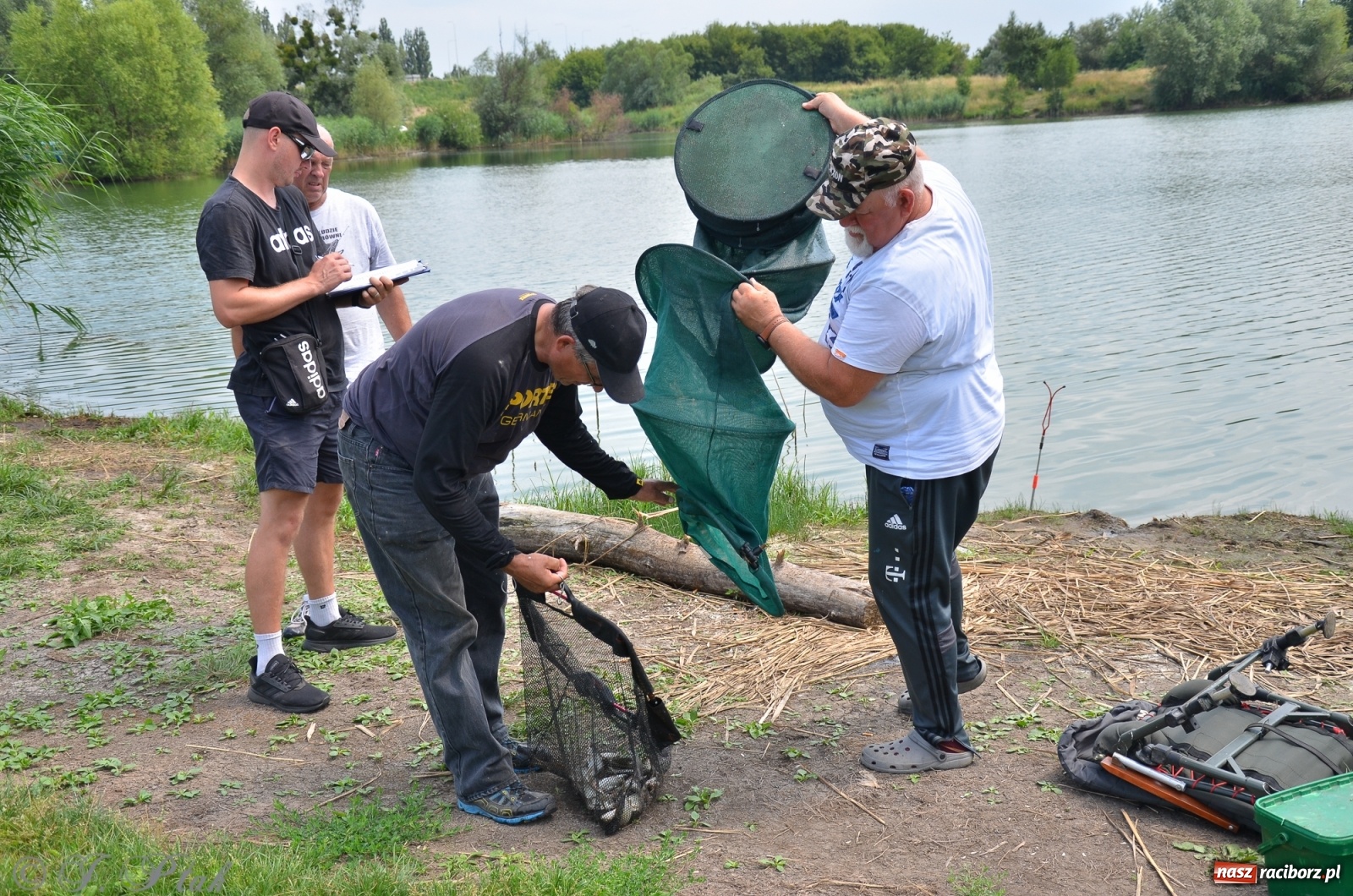 Zdjęcie w galerii na portalu naszraciborz.pl: Wędkarstwo. Eugeniusz Kajstura z trofeum Starosty [FOTO] wiadomości z regionu