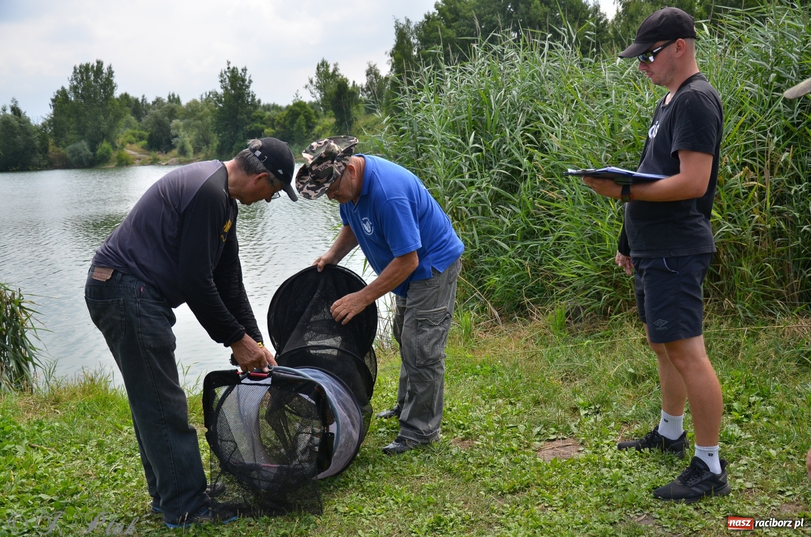 Zdjęcie w galerii na portalu naszraciborz.pl: Wędkarstwo. Eugeniusz Kajstura z trofeum Starosty [FOTO] wiadomości z regionu