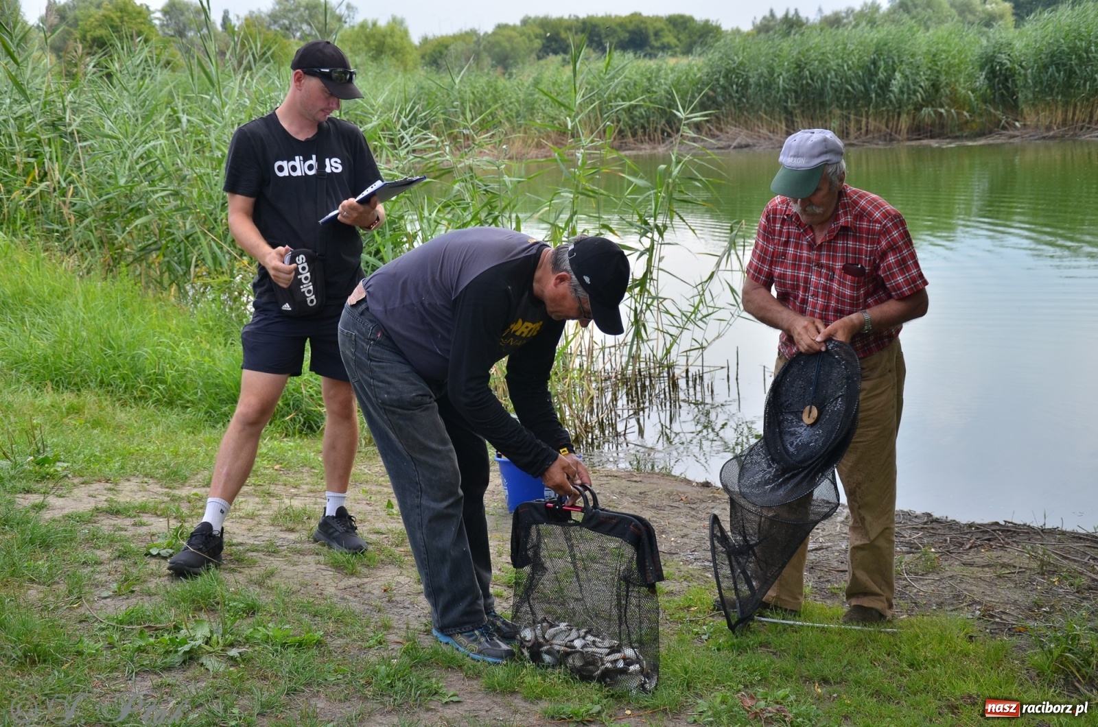 Zdjęcie w galerii na portalu naszraciborz.pl: Wędkarstwo. Eugeniusz Kajstura z trofeum Starosty [FOTO] wiadomości z regionu