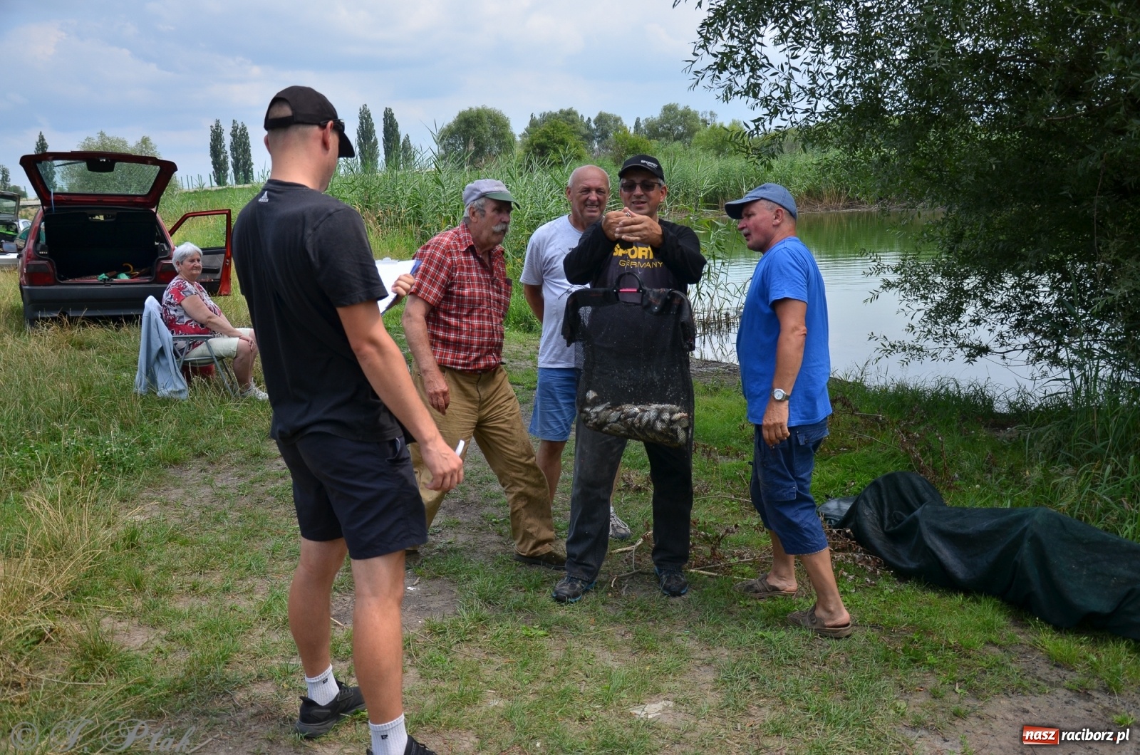Zdjęcie w galerii na portalu naszraciborz.pl: Wędkarstwo. Eugeniusz Kajstura z trofeum Starosty [FOTO] wiadomości z regionu