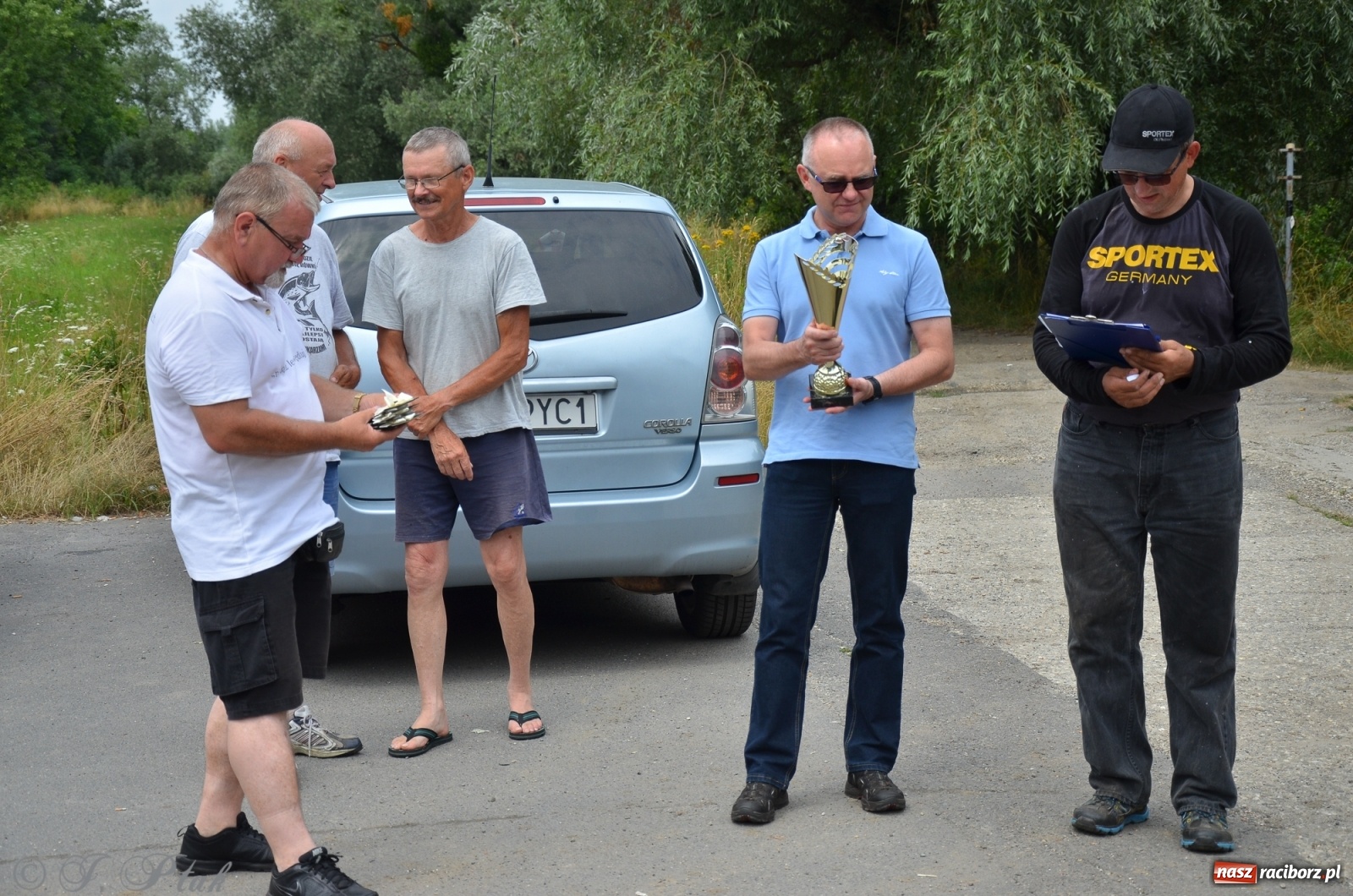 Zdjęcie w galerii na portalu naszraciborz.pl: Wędkarstwo. Eugeniusz Kajstura z trofeum Starosty [FOTO] wiadomości z regionu