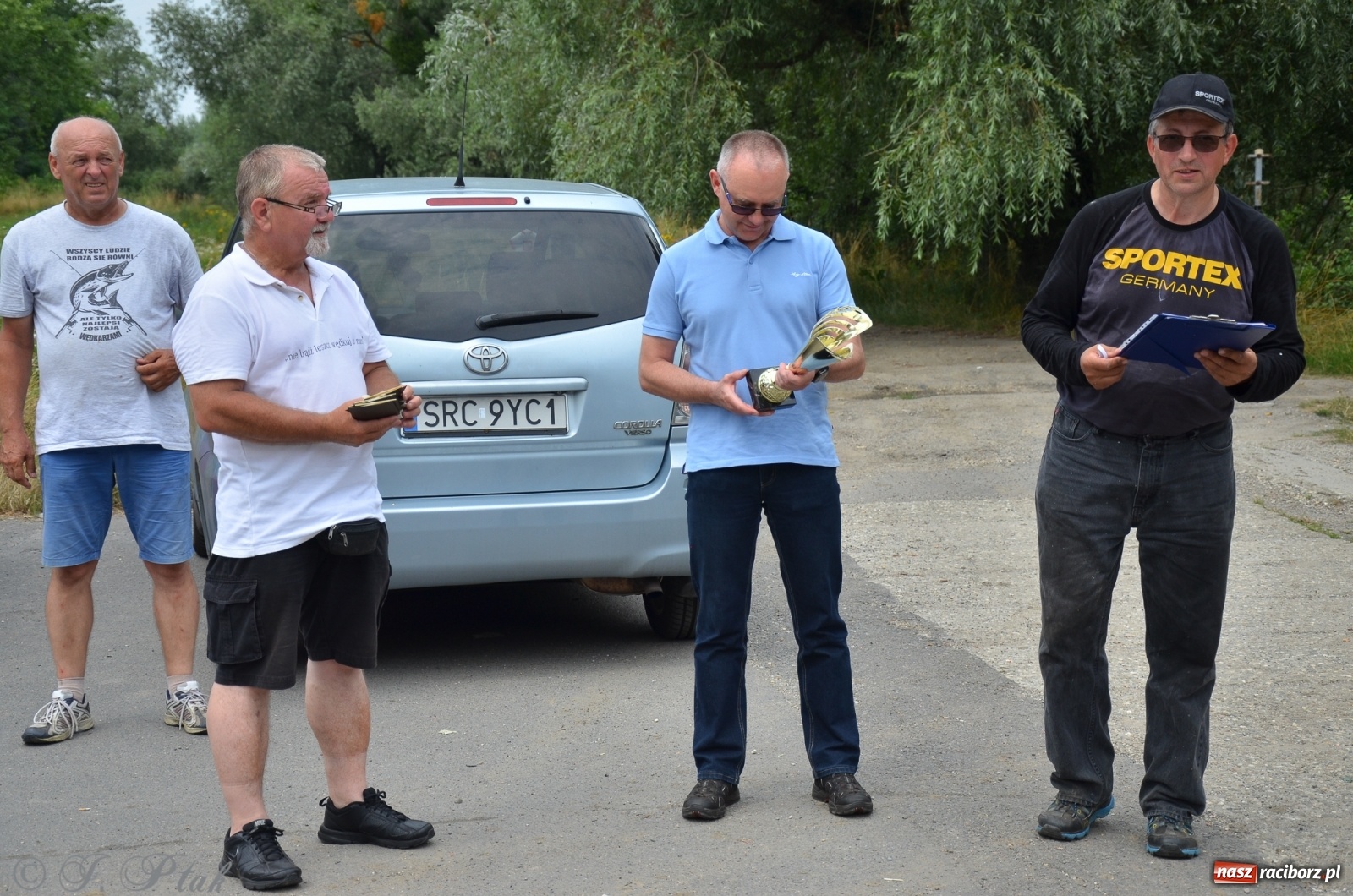 Zdjęcie w galerii na portalu naszraciborz.pl: Wędkarstwo. Eugeniusz Kajstura z trofeum Starosty [FOTO] wiadomości z regionu