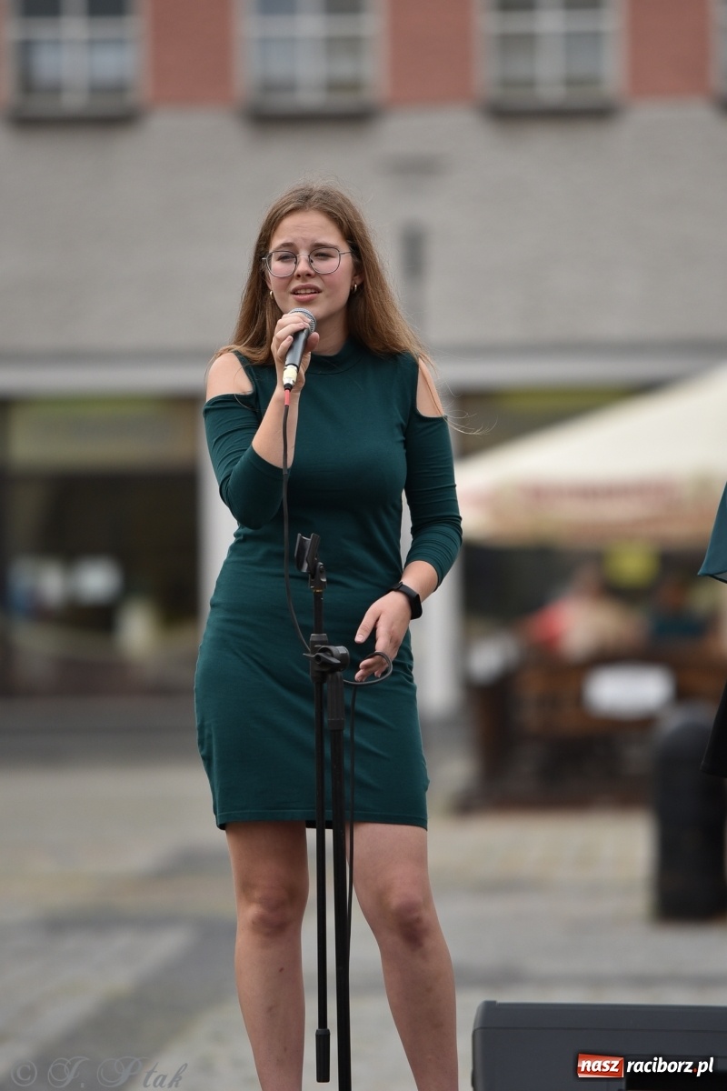 Zdjęcie w galerii na portalu naszraciborz.pl: Muzyczna sobota na raciborskim Rynku wiadomości z regionu