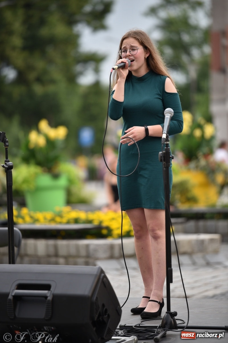 Zdjęcie w galerii na portalu naszraciborz.pl: Muzyczna sobota na raciborskim Rynku wiadomości z regionu