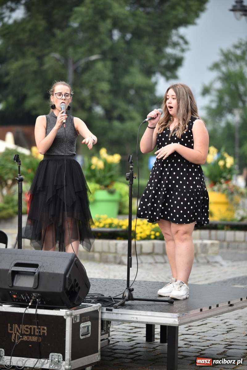 Zdjęcie w galerii na portalu naszraciborz.pl: Muzyczna sobota na raciborskim Rynku wiadomości z regionu