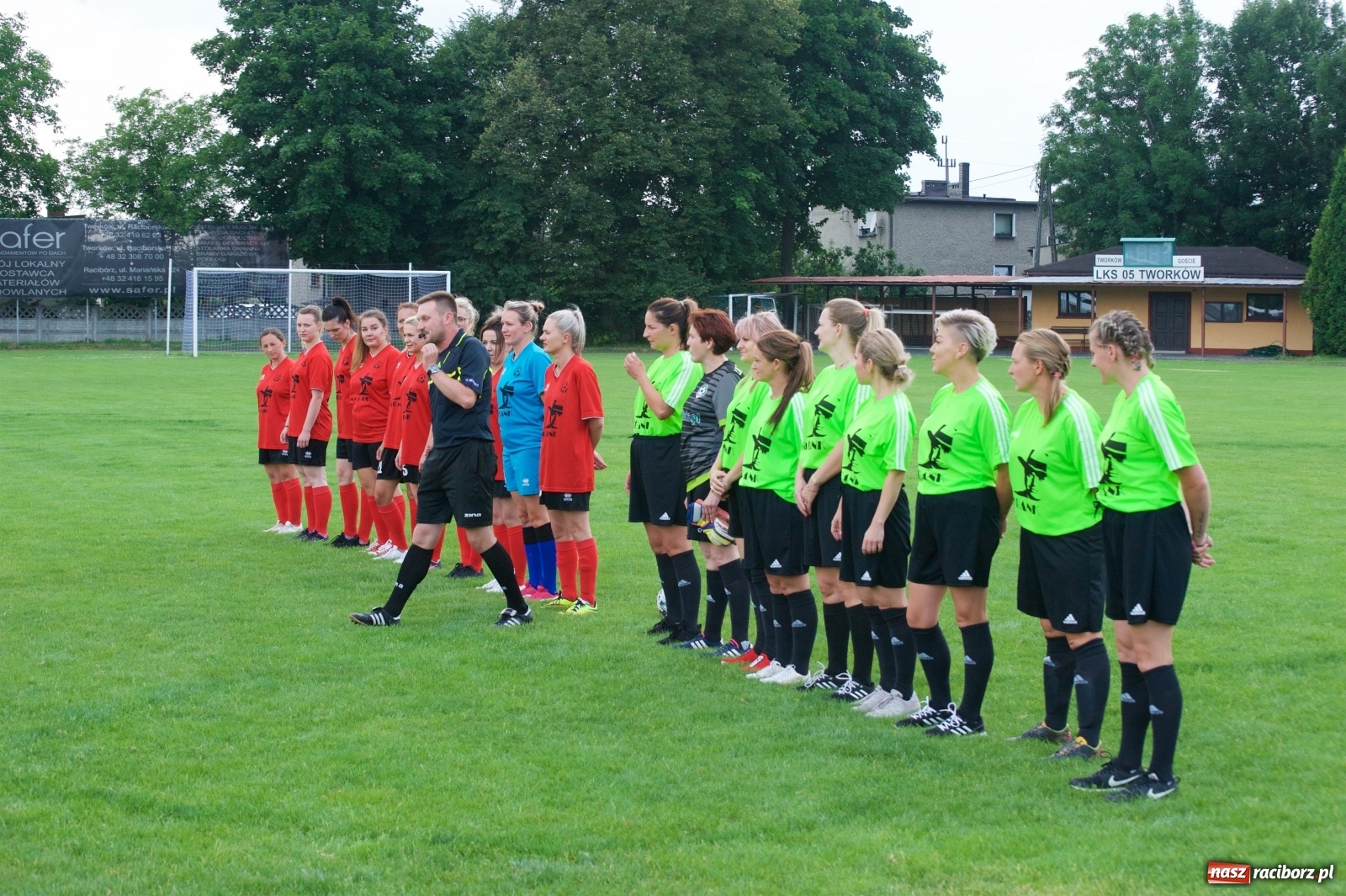 Zdjęcie w galerii na portalu naszraciborz.pl: Tworków. Mamuśki znów zagrają o puchar sołtysa wiadomości z regionu