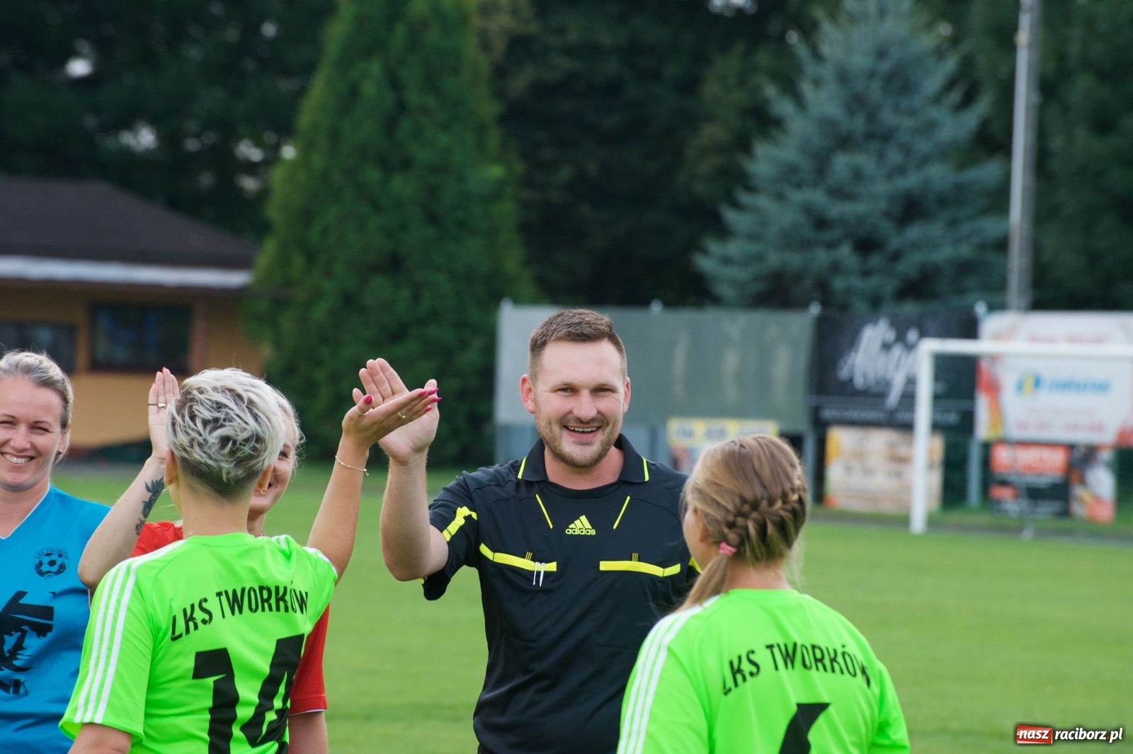 Zdjęcie w galerii na portalu naszraciborz.pl: Tworków. Mamuśki znów zagrają o puchar sołtysa wiadomości z regionu