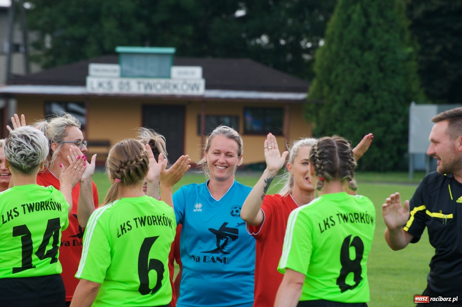 Zdjęcie w galerii na portalu naszraciborz.pl: Tworków. Mamuśki znów zagrają o puchar sołtysa wiadomości z regionu