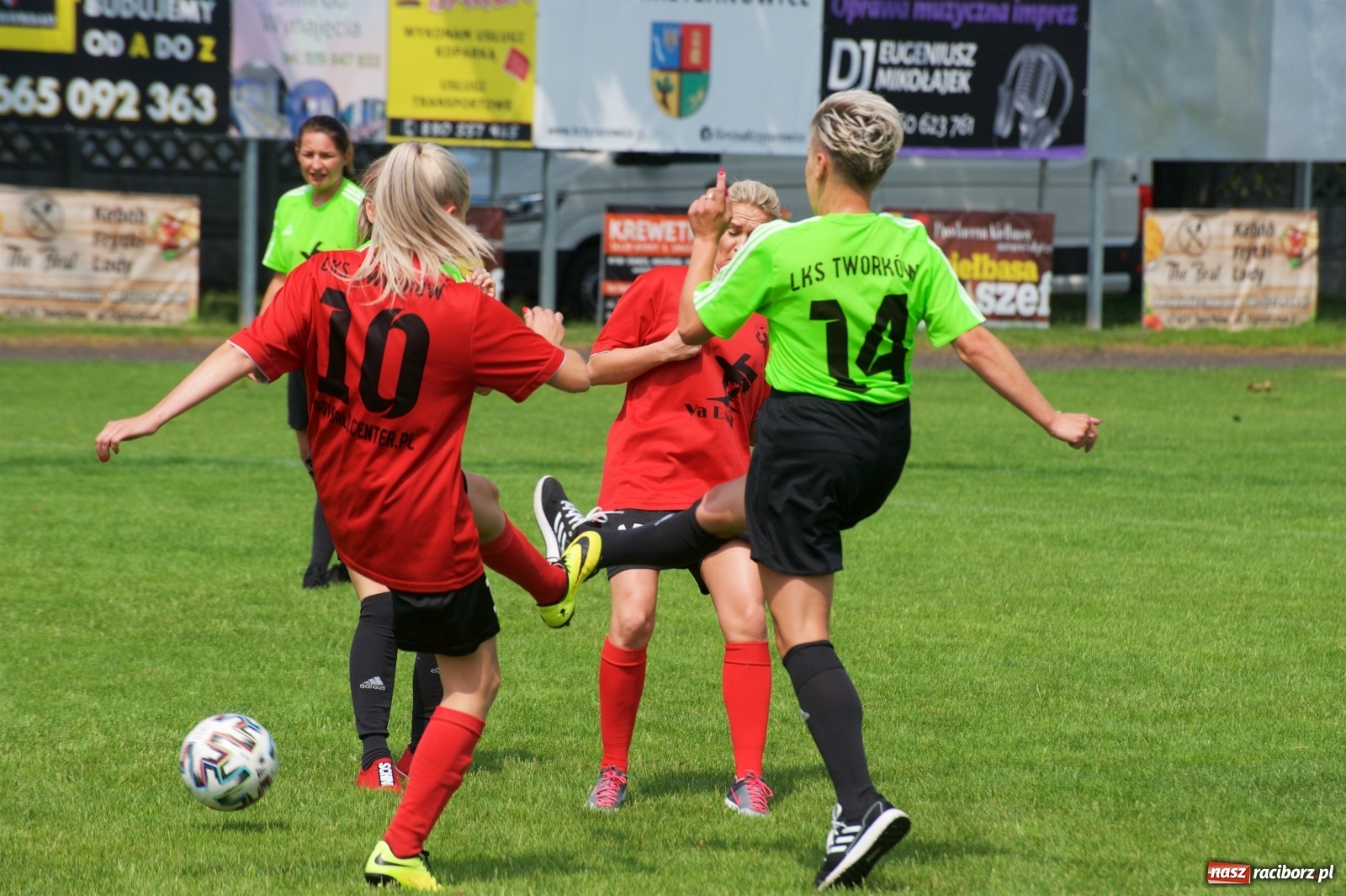 Zdjęcie w galerii na portalu naszraciborz.pl: Tworków. Mamuśki znów zagrają o puchar sołtysa wiadomości z regionu