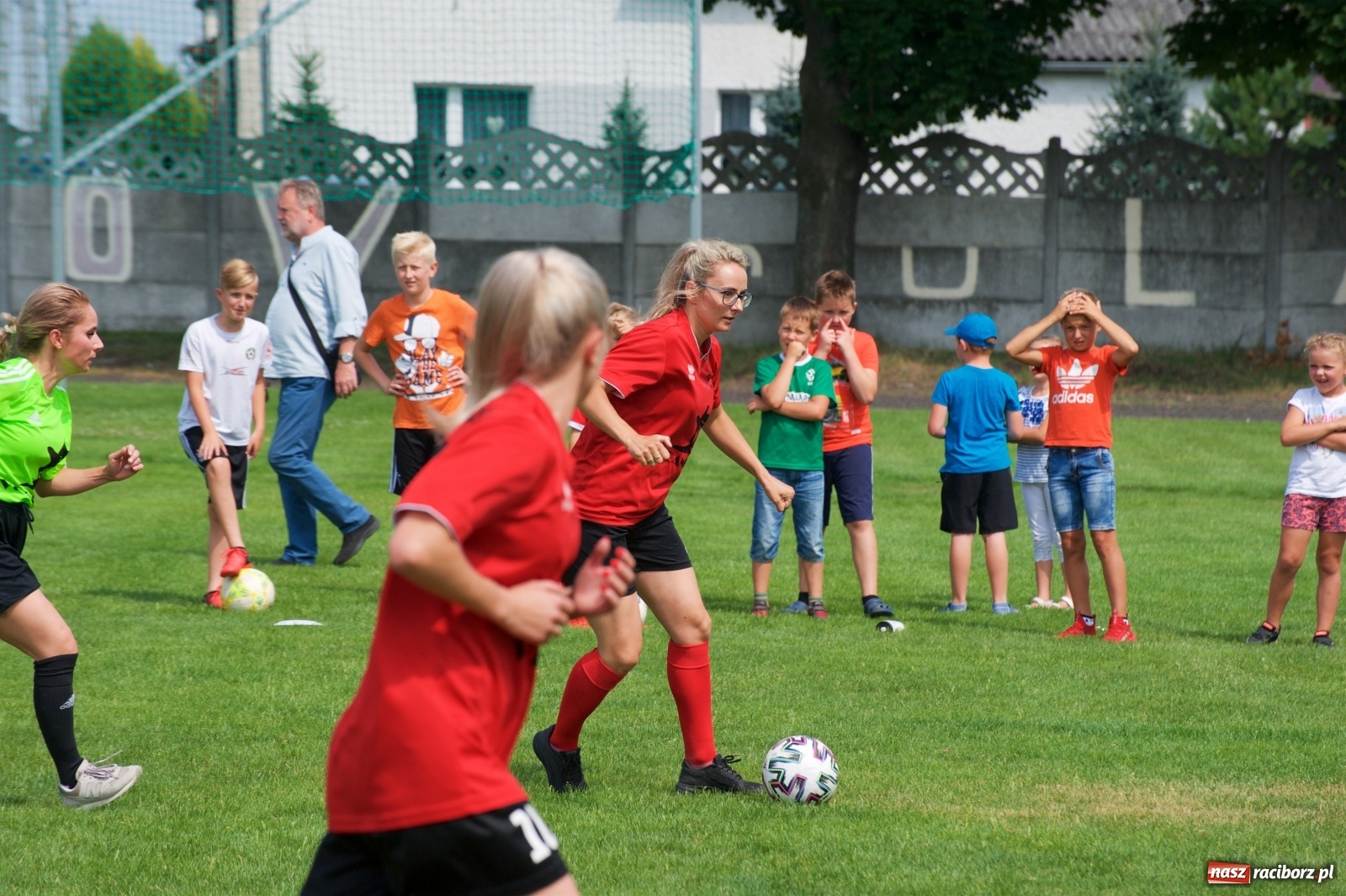 Zdjęcie w galerii na portalu naszraciborz.pl: Tworków. Mamuśki znów zagrają o puchar sołtysa wiadomości z regionu
