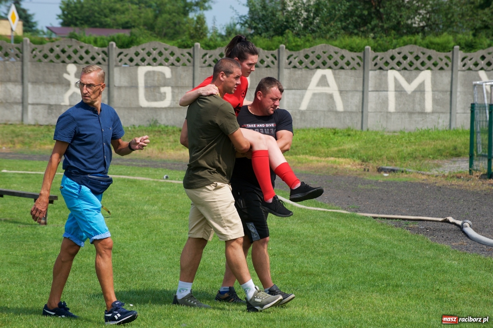 Zdjęcie w galerii na portalu naszraciborz.pl: Tworków. Mamuśki znów zagrają o puchar sołtysa wiadomości z regionu