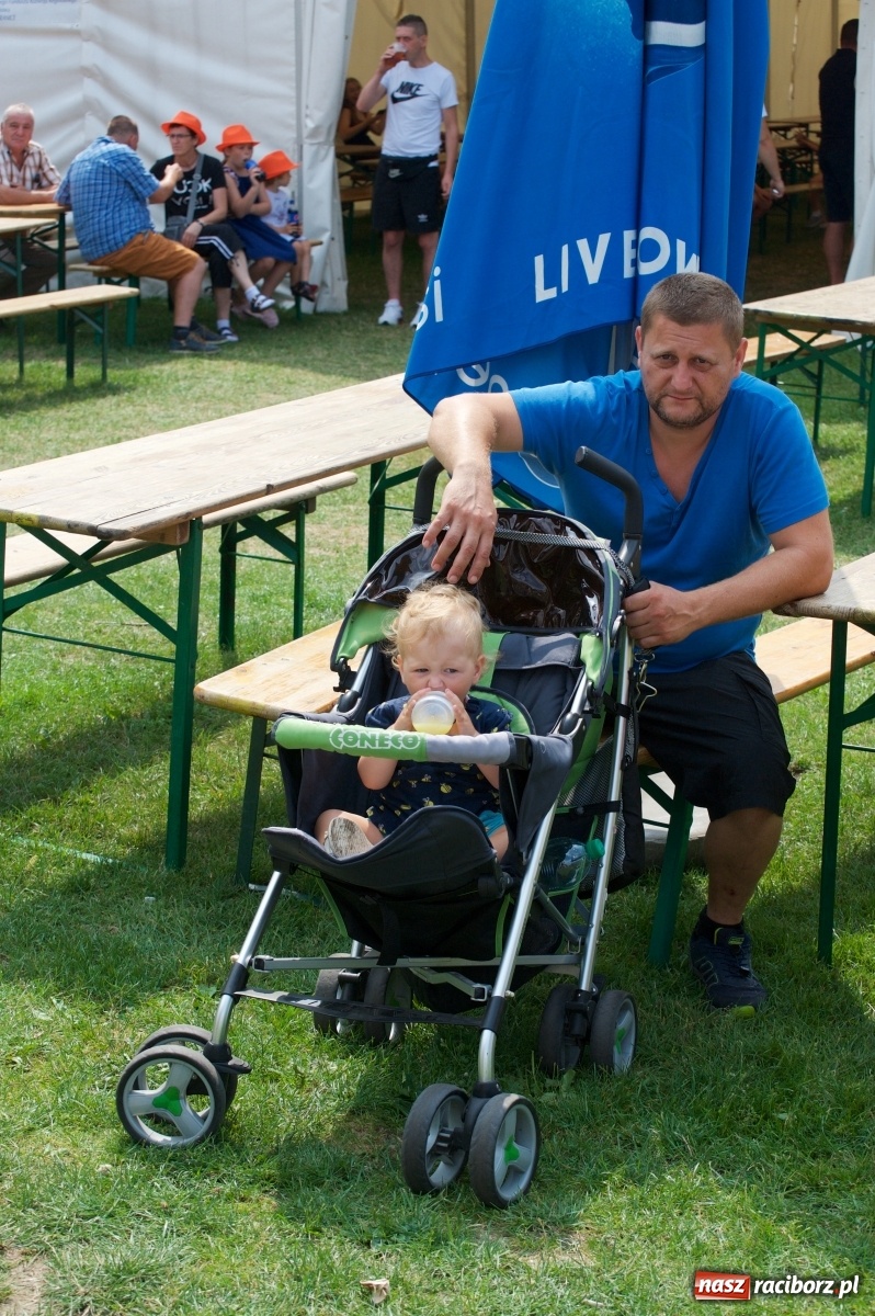 Zdjęcie w galerii na portalu naszraciborz.pl: Tworków. Mamuśki znów zagrają o puchar sołtysa wiadomości z regionu