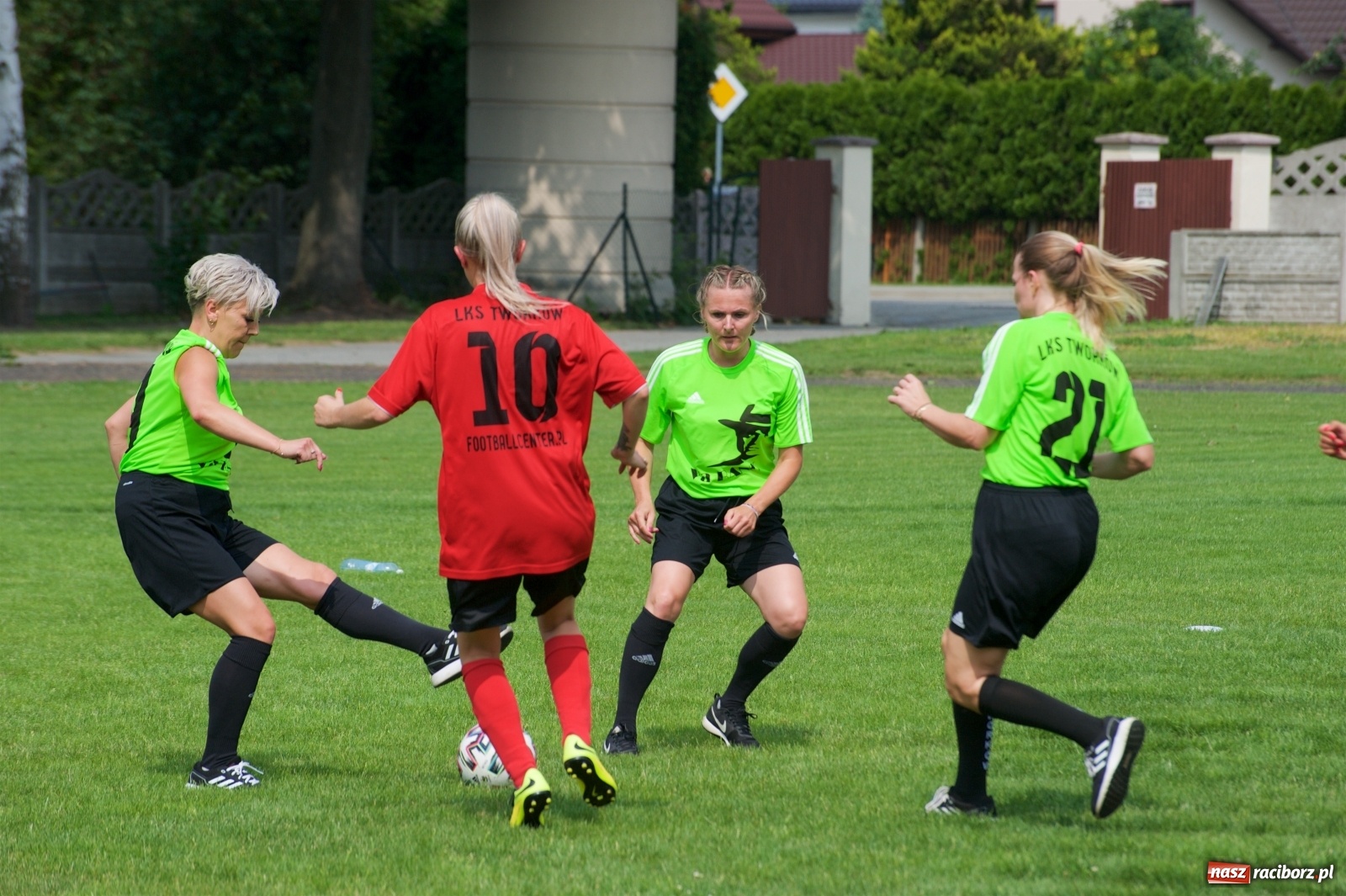 Zdjęcie w galerii na portalu naszraciborz.pl: Tworków. Mamuśki znów zagrają o puchar sołtysa wiadomości z regionu