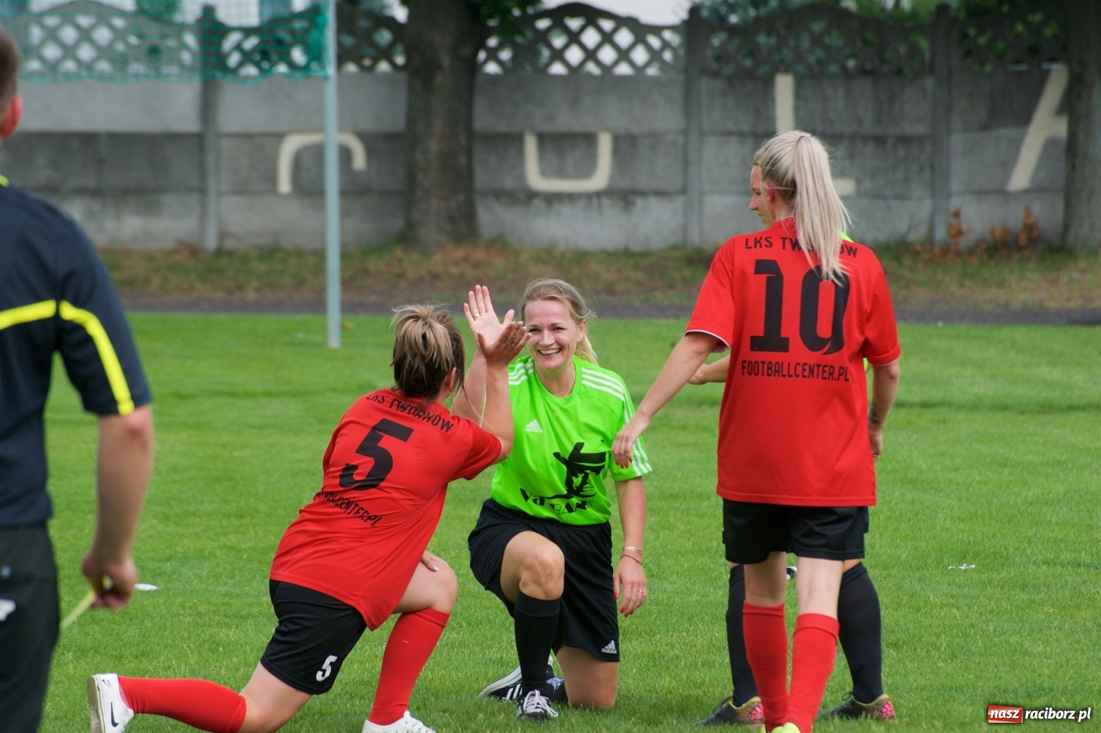 Zdjęcie w galerii na portalu naszraciborz.pl: Tworków. Mamuśki znów zagrają o puchar sołtysa wiadomości z regionu