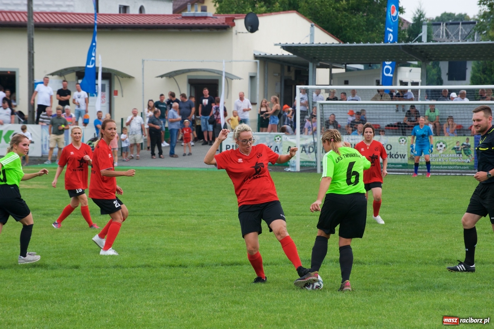 Zdjęcie w galerii na portalu naszraciborz.pl: Tworków. Mamuśki znów zagrają o puchar sołtysa wiadomości z regionu