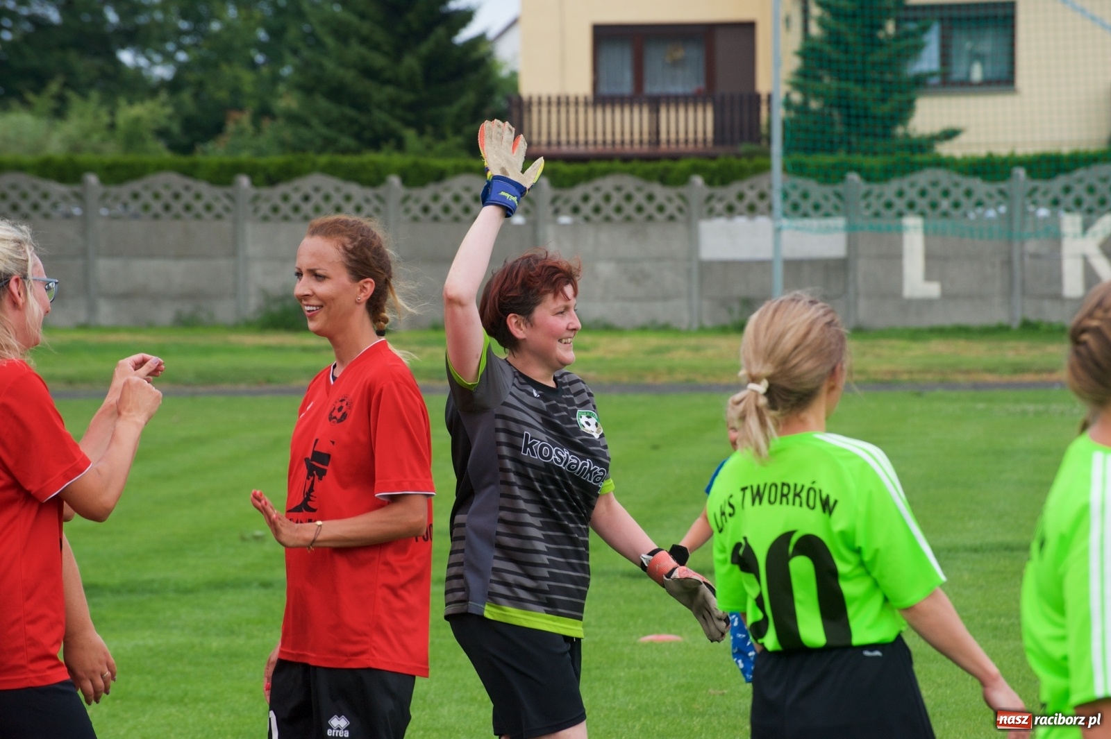 Zdjęcie w galerii na portalu naszraciborz.pl: Tworków. Mamuśki znów zagrają o puchar sołtysa wiadomości z regionu