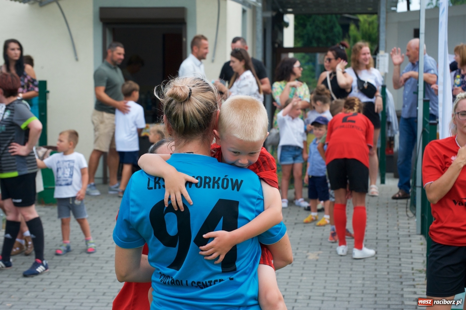 Zdjęcie w galerii na portalu naszraciborz.pl: Tworków. Mamuśki znów zagrają o puchar sołtysa wiadomości z regionu