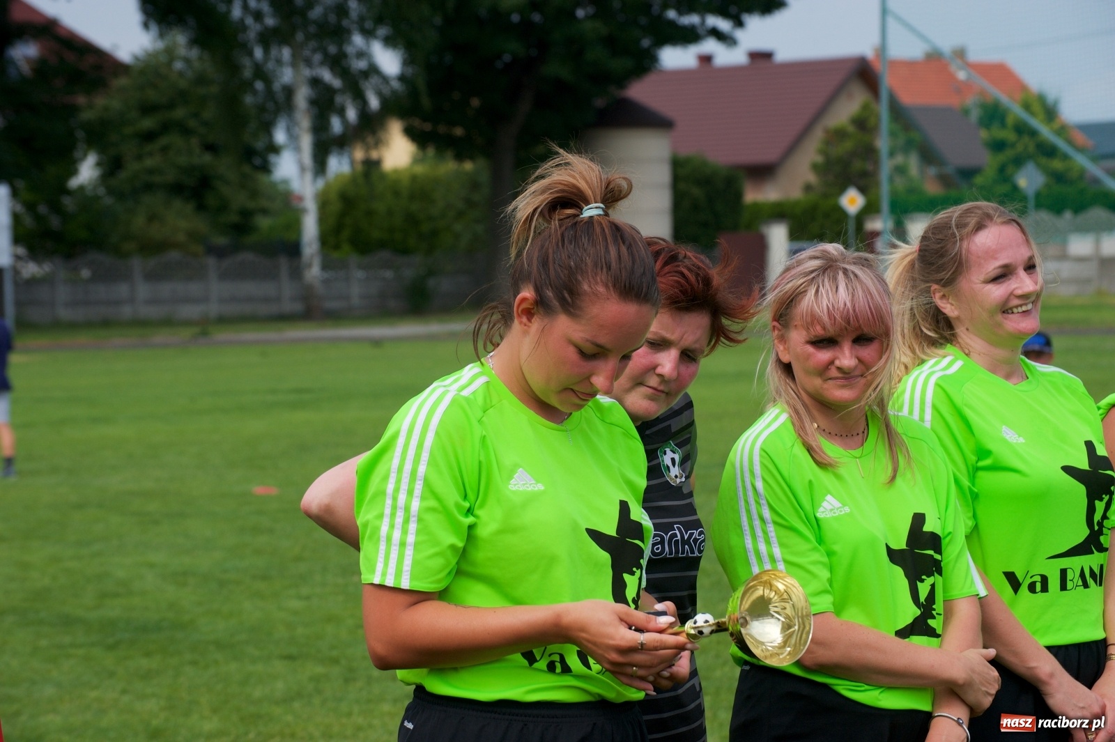 Zdjęcie w galerii na portalu naszraciborz.pl: Tworków. Mamuśki znów zagrają o puchar sołtysa wiadomości z regionu