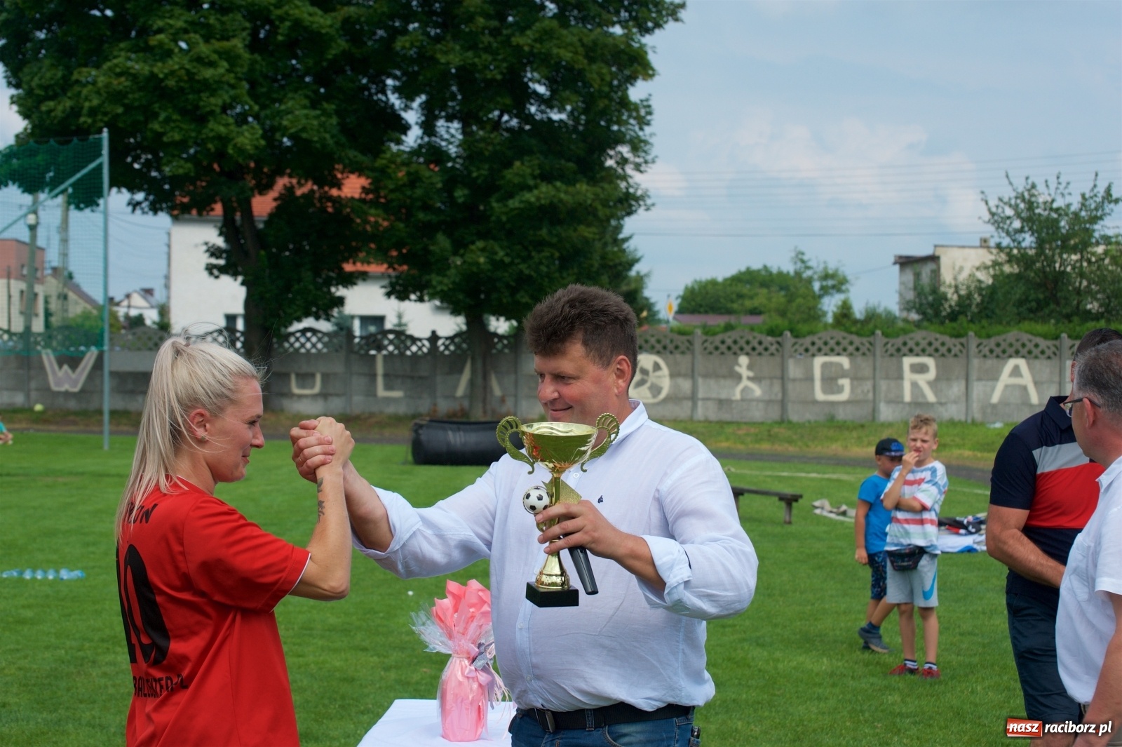 Zdjęcie w galerii na portalu naszraciborz.pl: Tworków. Mamuśki znów zagrają o puchar sołtysa wiadomości z regionu