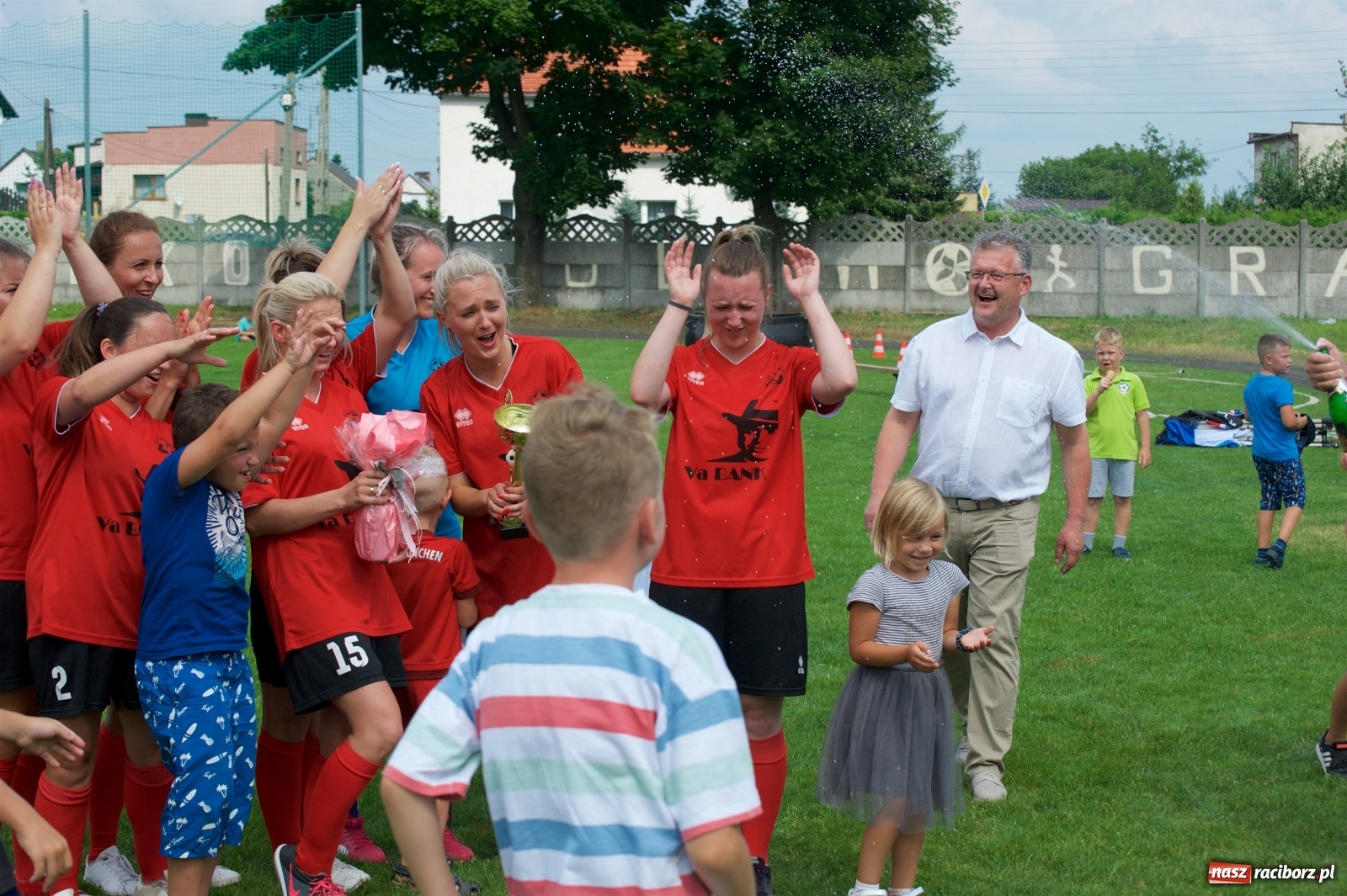 Zdjęcie w galerii na portalu naszraciborz.pl: Tworków. Mamuśki znów zagrają o puchar sołtysa wiadomości z regionu