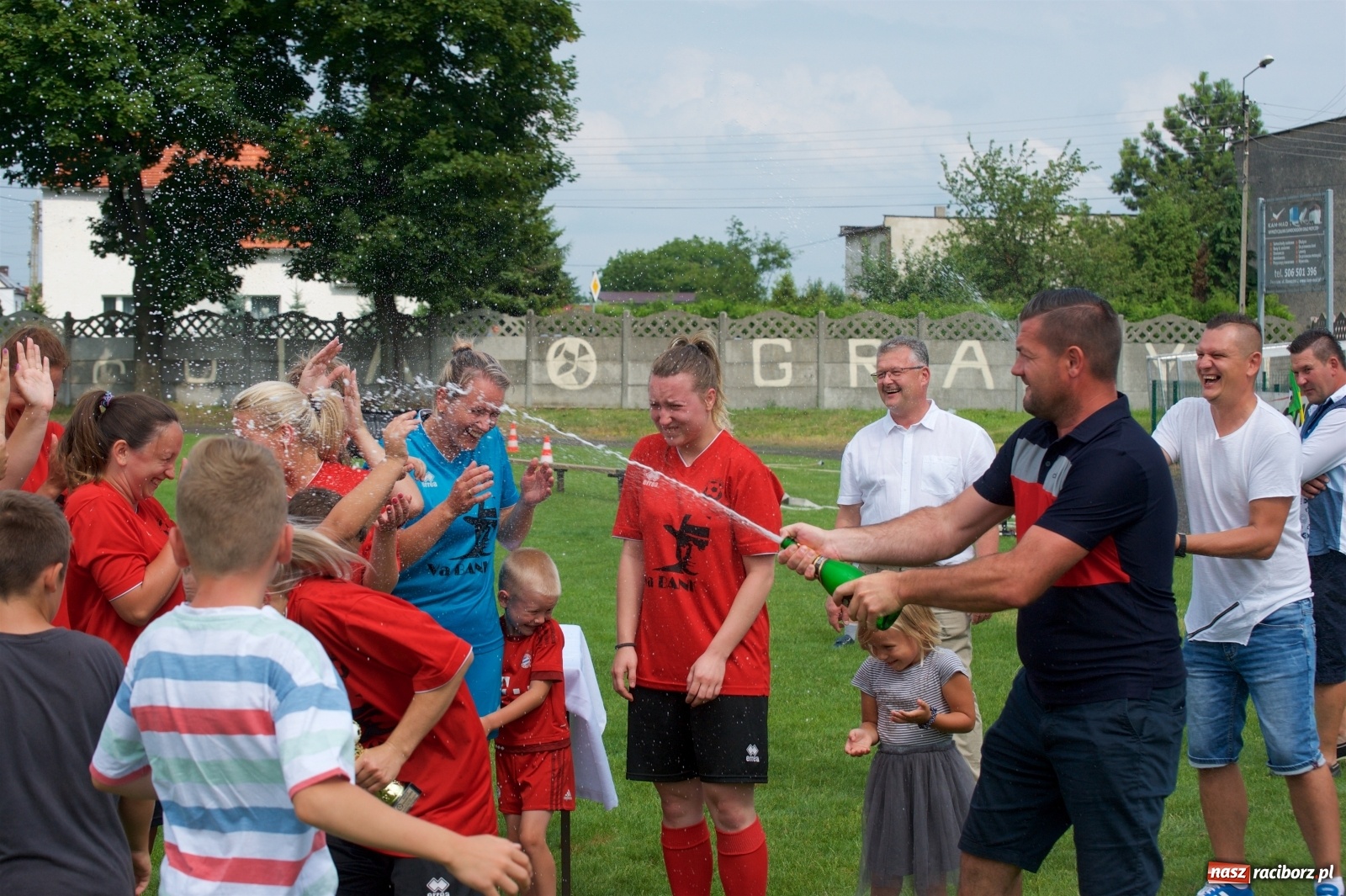 Zdjęcie w galerii na portalu naszraciborz.pl: Tworków. Mamuśki znów zagrają o puchar sołtysa wiadomości z regionu