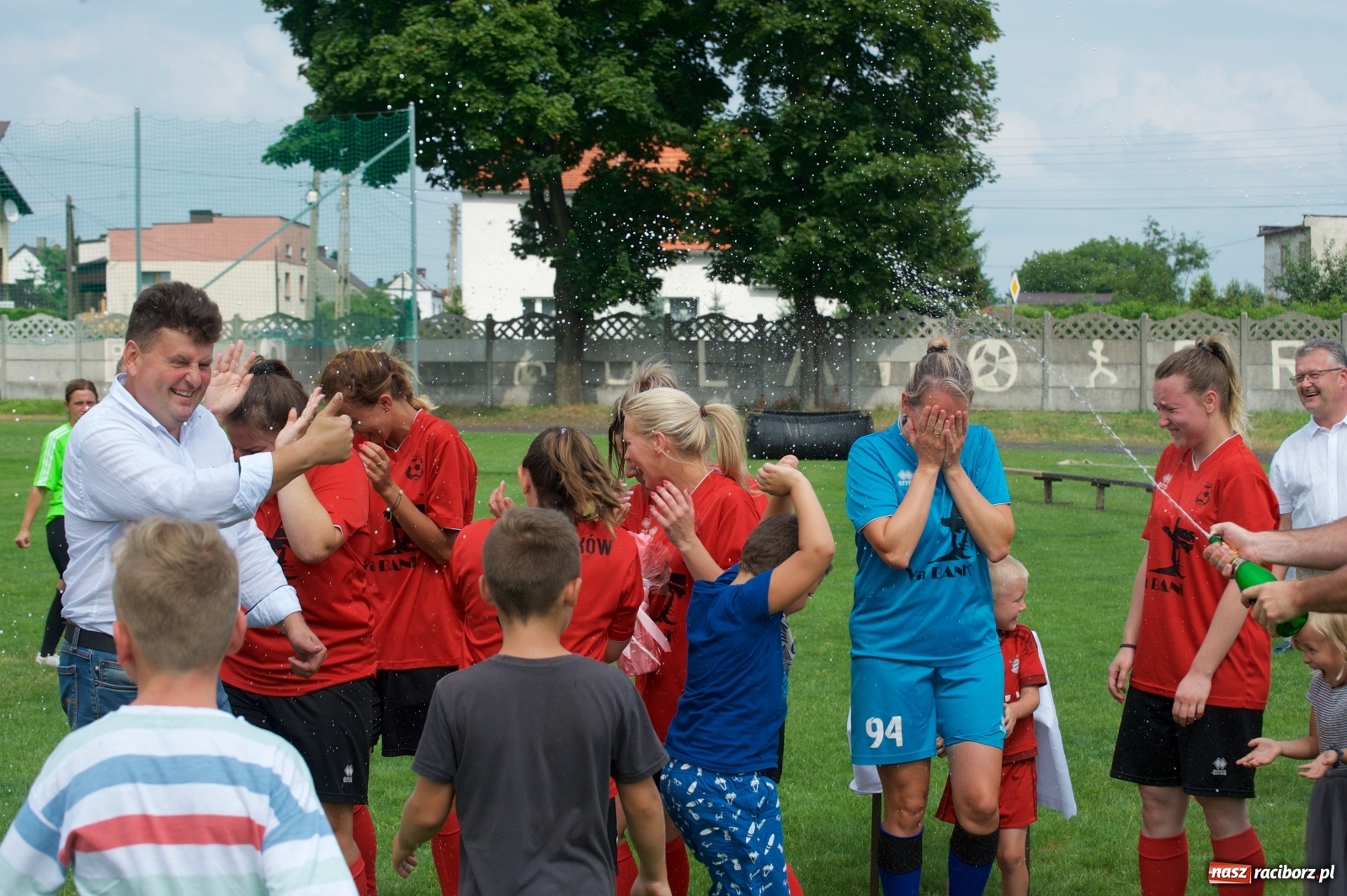Zdjęcie w galerii na portalu naszraciborz.pl: Tworków. Mamuśki znów zagrają o puchar sołtysa wiadomości z regionu