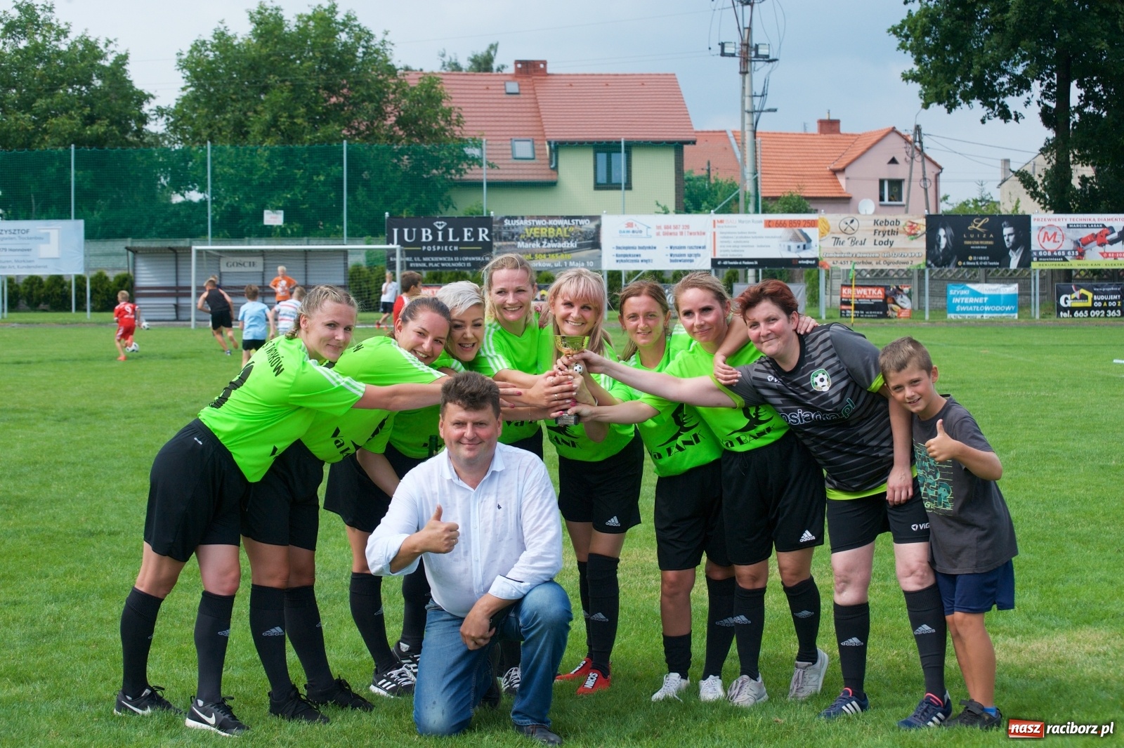 Zdjęcie w galerii na portalu naszraciborz.pl: Tworków. Mamuśki znów zagrają o puchar sołtysa wiadomości z regionu