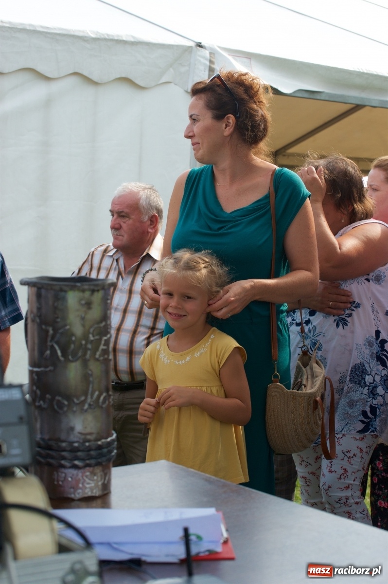Zdjęcie w galerii na portalu naszraciborz.pl: Tworków. Mamuśki znów zagrają o puchar sołtysa wiadomości z regionu