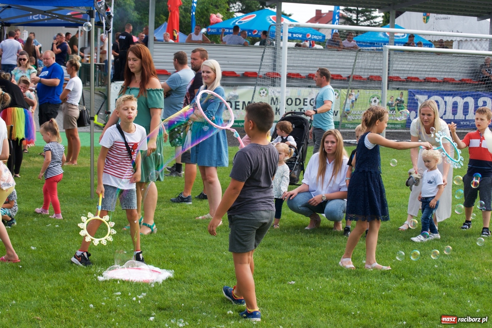 Zdjęcie w galerii na portalu naszraciborz.pl: Tworków. Mamuśki znów zagrają o puchar sołtysa wiadomości z regionu