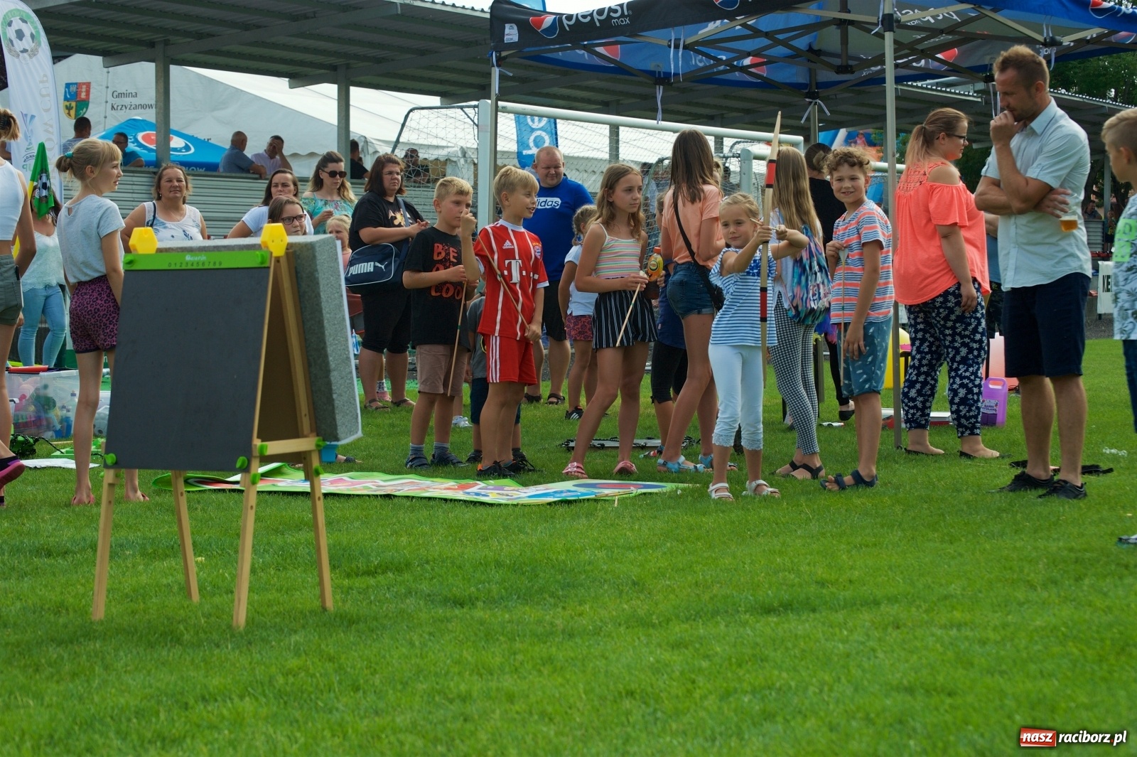 Zdjęcie w galerii na portalu naszraciborz.pl: Tworków. Mamuśki znów zagrają o puchar sołtysa wiadomości z regionu