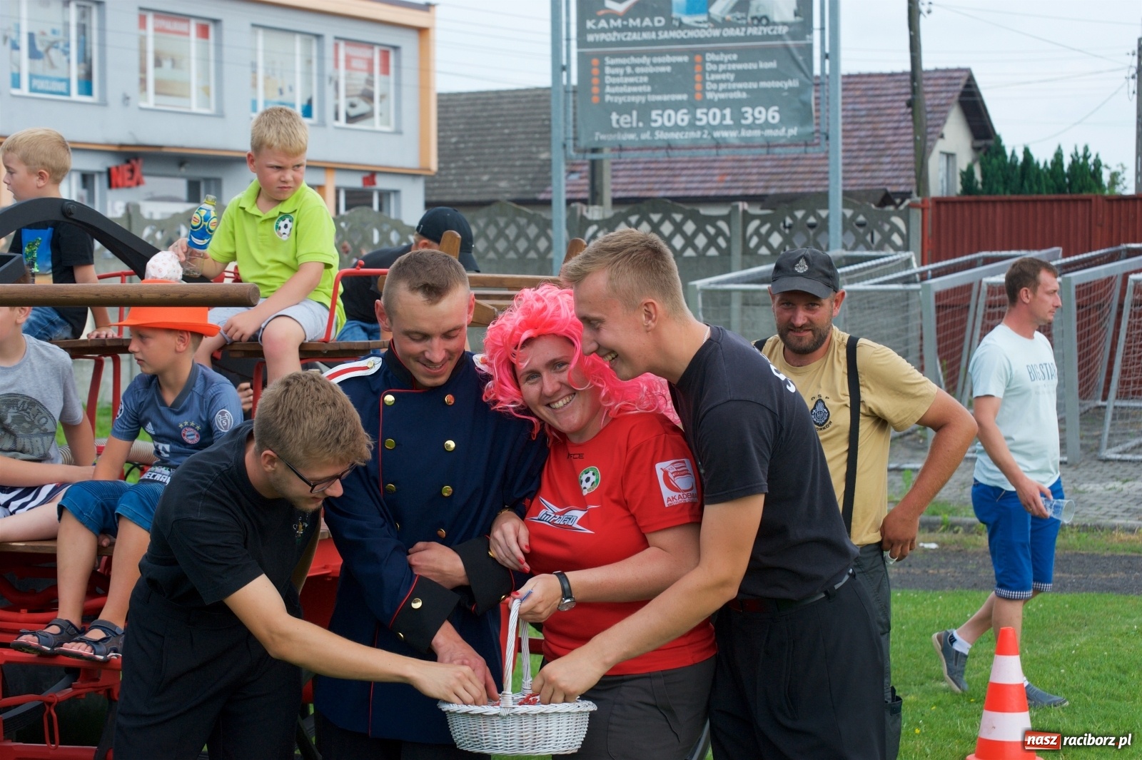Zdjęcie w galerii na portalu naszraciborz.pl: Tworków. Mamuśki znów zagrają o puchar sołtysa wiadomości z regionu