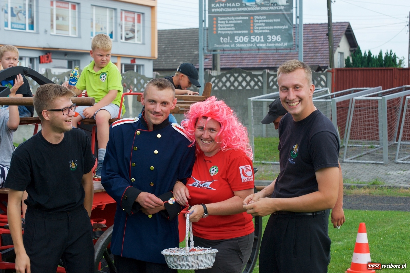 Zdjęcie w galerii na portalu naszraciborz.pl: Tworków. Mamuśki znów zagrają o puchar sołtysa wiadomości z regionu