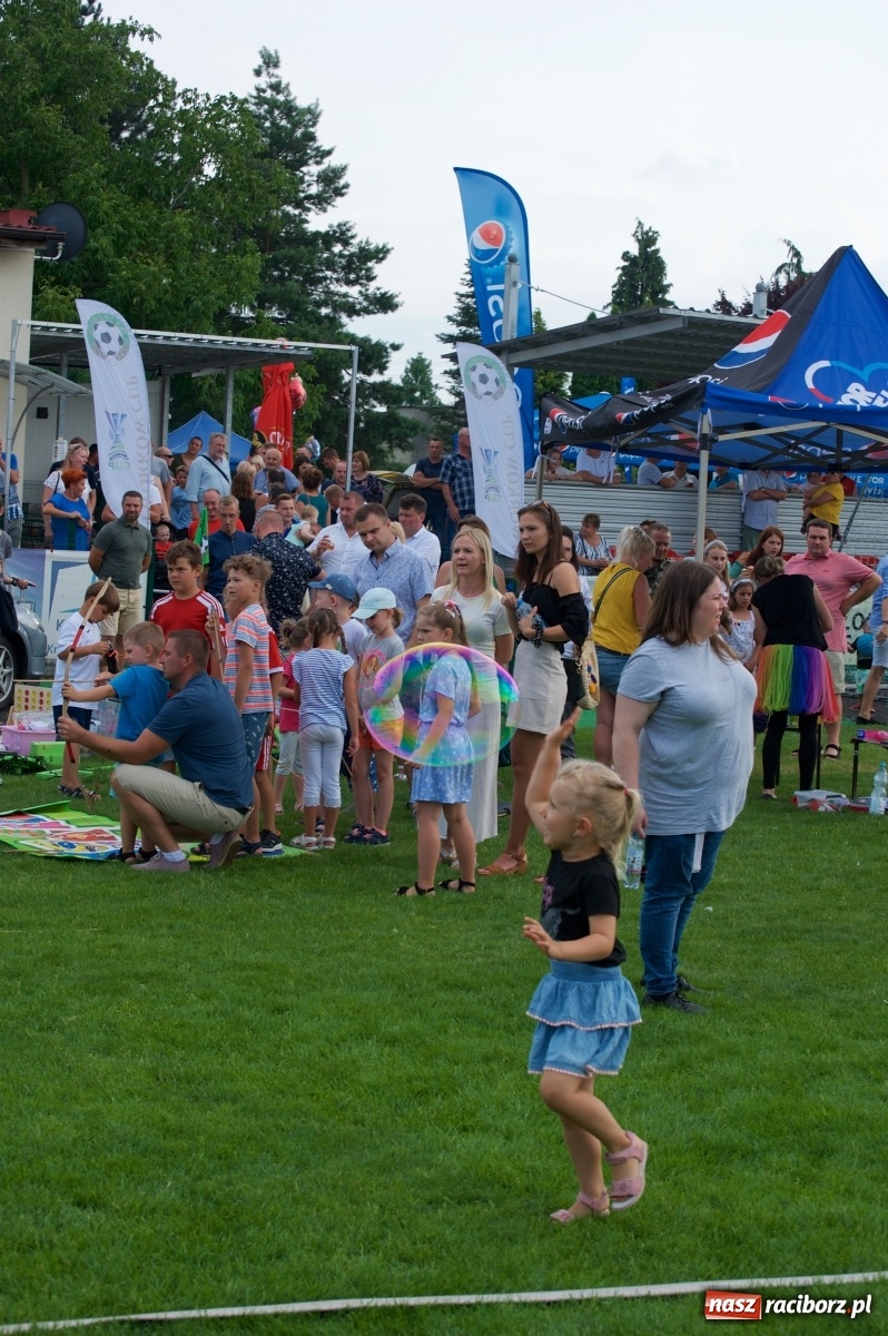 Zdjęcie w galerii na portalu naszraciborz.pl: Tworków. Mamuśki znów zagrają o puchar sołtysa wiadomości z regionu