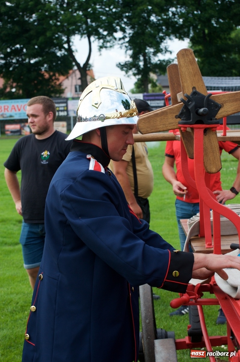 Zdjęcie w galerii na portalu naszraciborz.pl: Tworków. Mamuśki znów zagrają o puchar sołtysa wiadomości z regionu