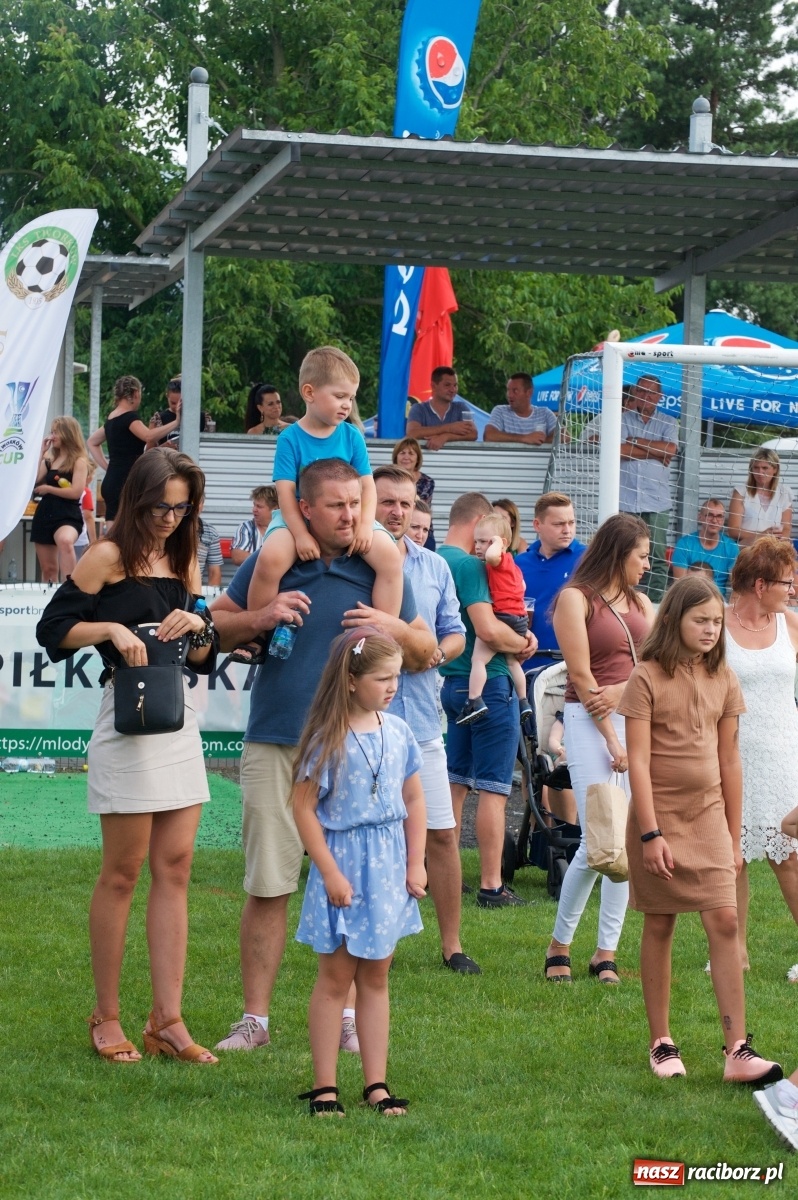 Zdjęcie w galerii na portalu naszraciborz.pl: Tworków. Mamuśki znów zagrają o puchar sołtysa wiadomości z regionu
