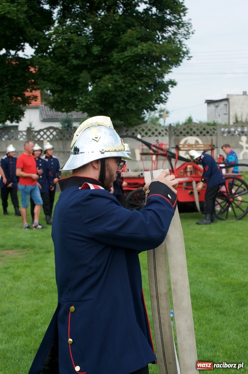Zdjęcie w galerii na portalu naszraciborz.pl: Tworków. Mamuśki znów zagrają o puchar sołtysa wiadomości z regionu