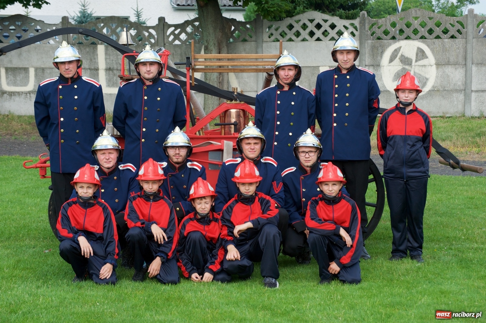 Zdjęcie w galerii na portalu naszraciborz.pl: Tworków. Mamuśki znów zagrają o puchar sołtysa wiadomości z regionu