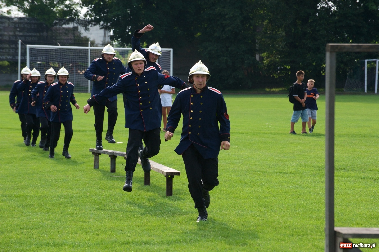 Zdjęcie w galerii na portalu naszraciborz.pl: Tworków. Mamuśki znów zagrają o puchar sołtysa wiadomości z regionu