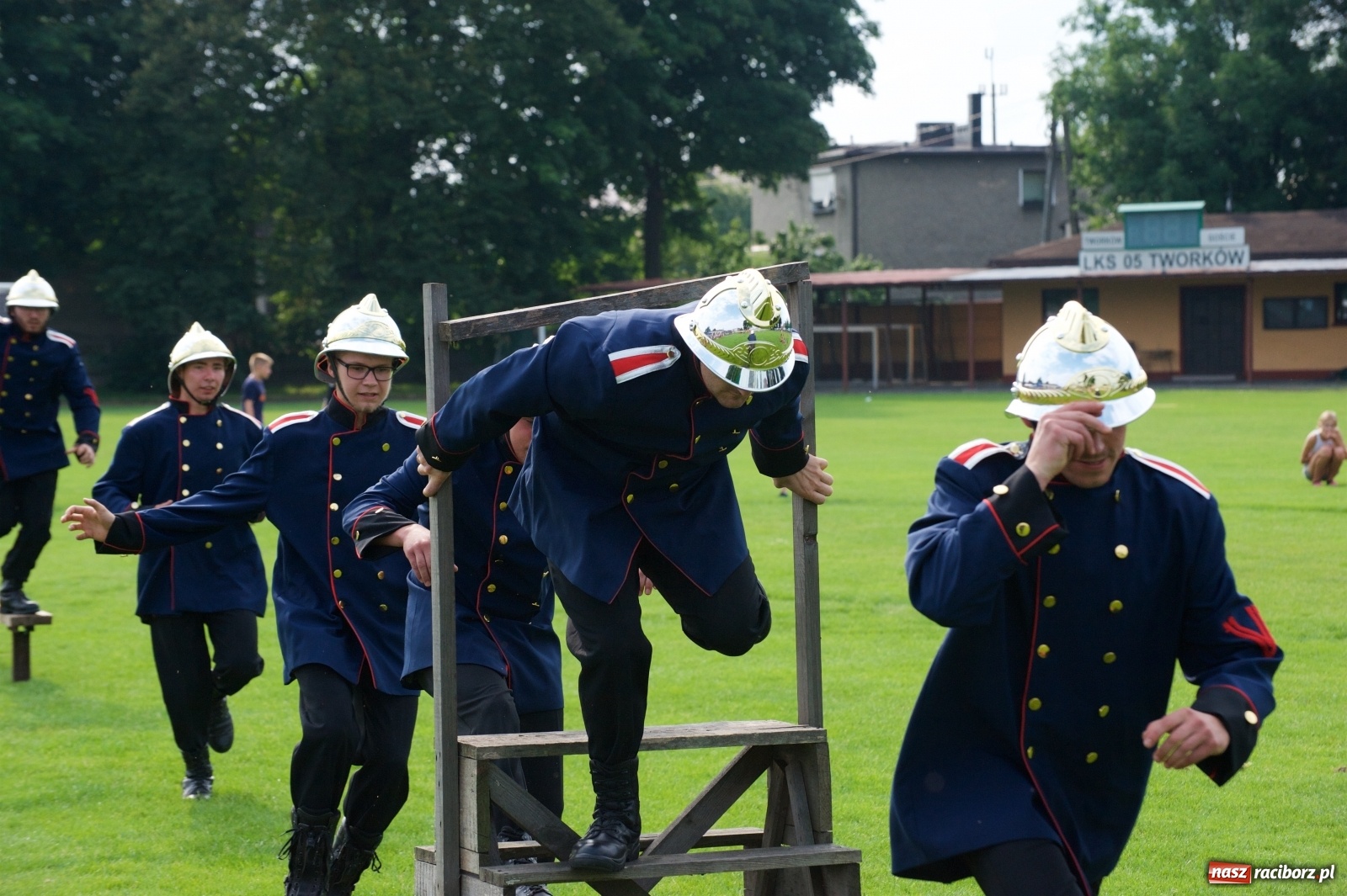 Zdjęcie w galerii na portalu naszraciborz.pl: Tworków. Mamuśki znów zagrają o puchar sołtysa wiadomości z regionu