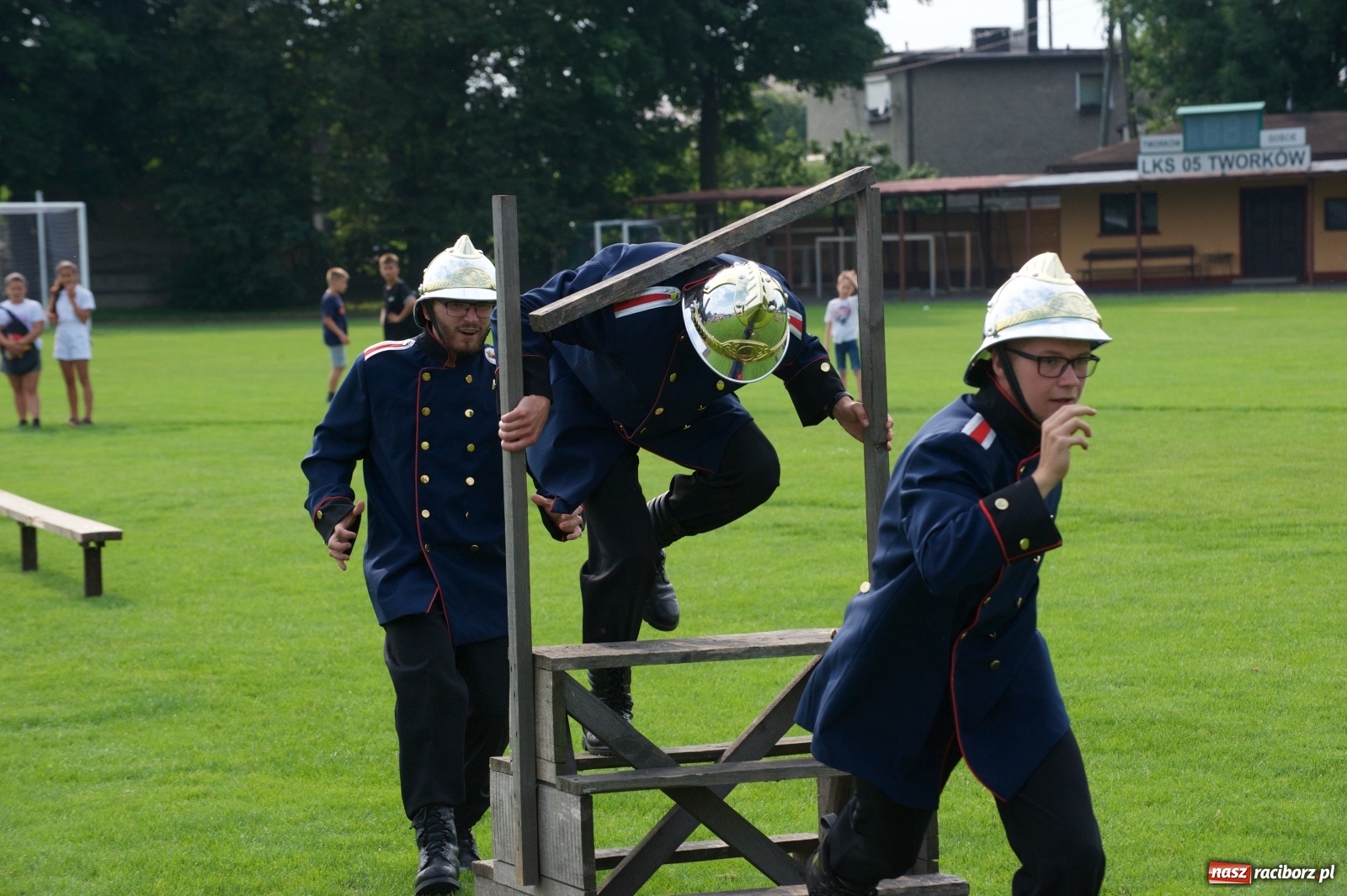 Zdjęcie w galerii na portalu naszraciborz.pl: Tworków. Mamuśki znów zagrają o puchar sołtysa wiadomości z regionu