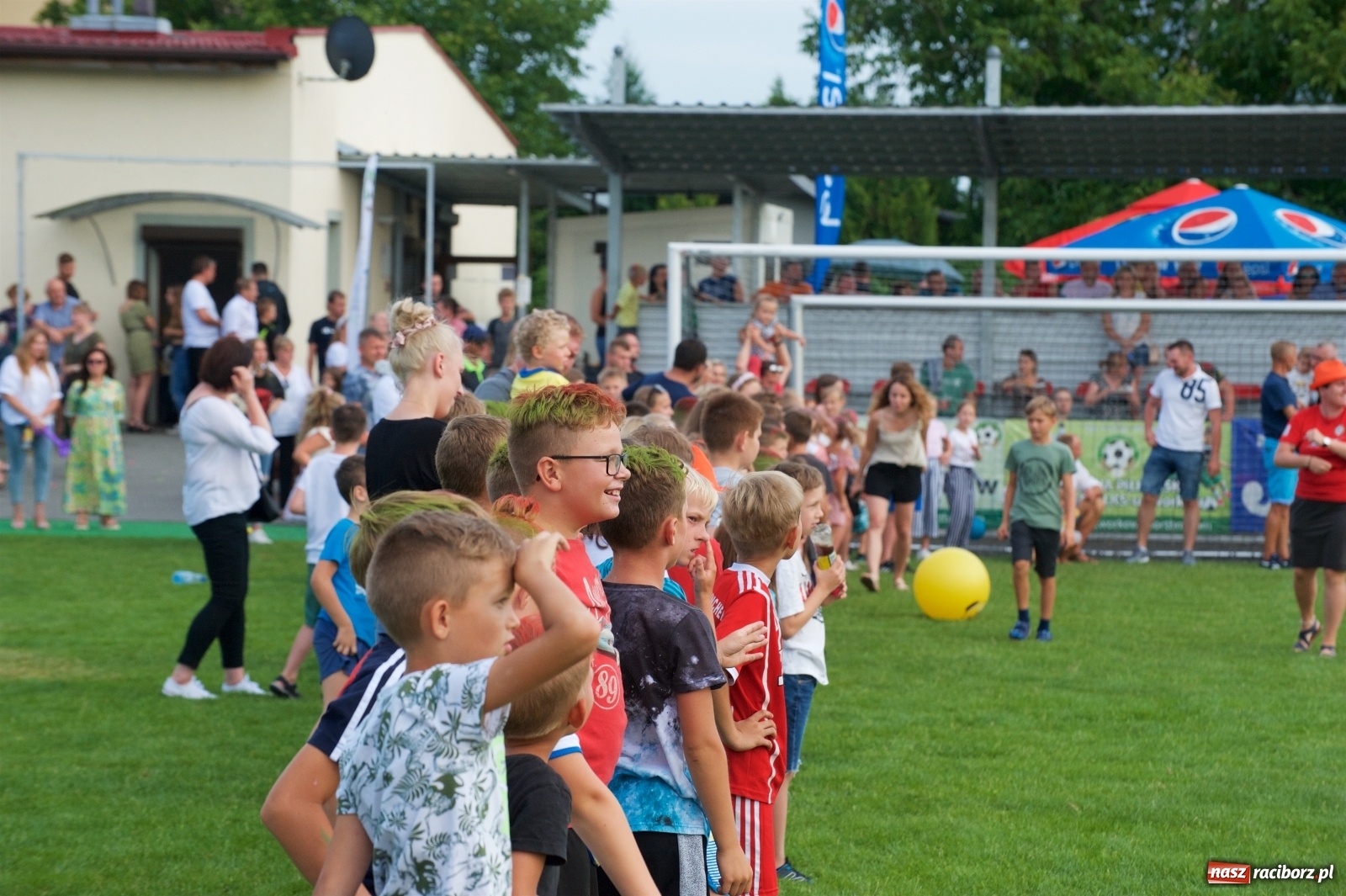 Zdjęcie w galerii na portalu naszraciborz.pl: Tworków. Mamuśki znów zagrają o puchar sołtysa wiadomości z regionu