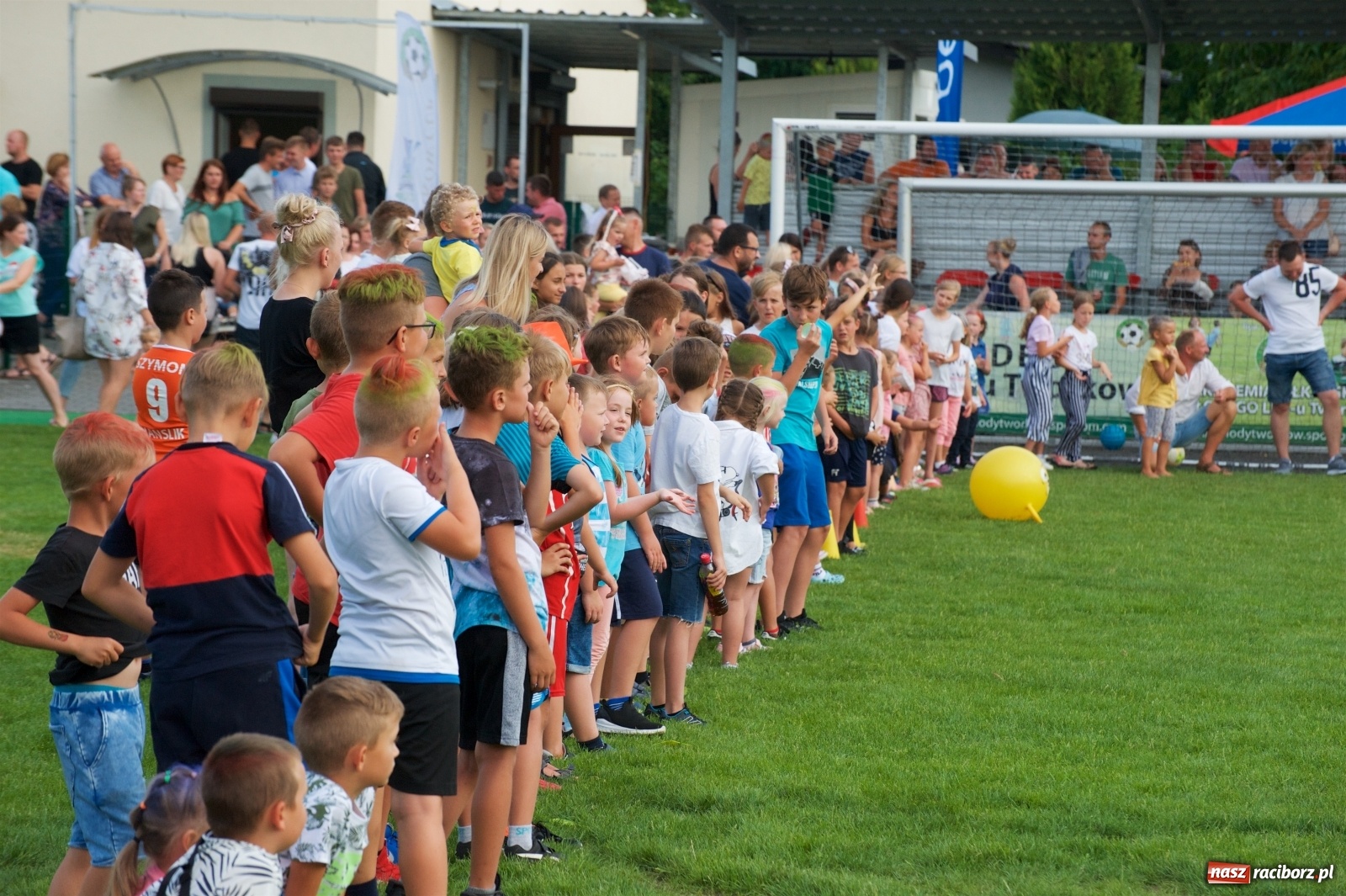 Zdjęcie w galerii na portalu naszraciborz.pl: Tworków. Mamuśki znów zagrają o puchar sołtysa wiadomości z regionu