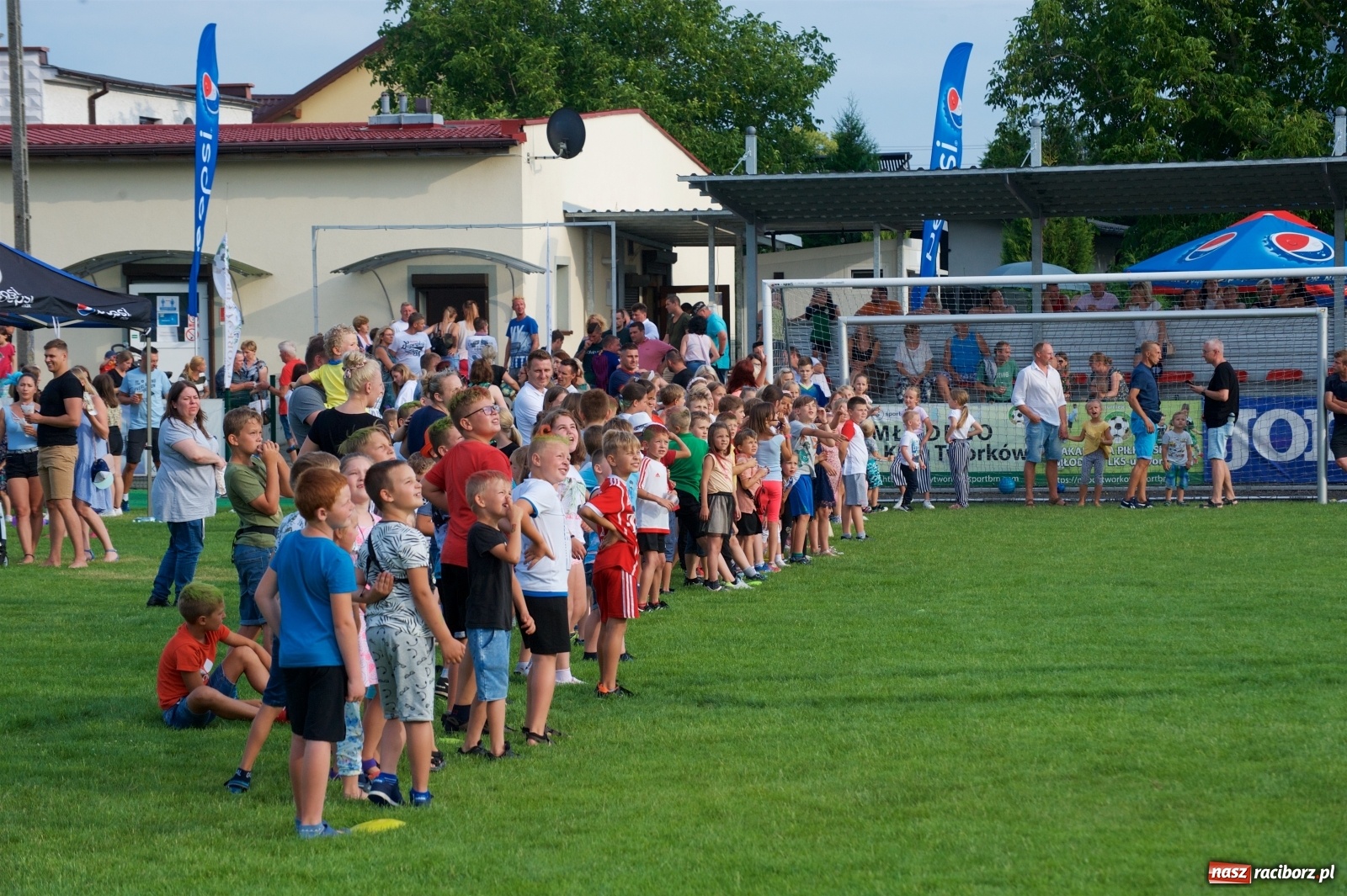 Zdjęcie w galerii na portalu naszraciborz.pl: Tworków. Mamuśki znów zagrają o puchar sołtysa wiadomości z regionu