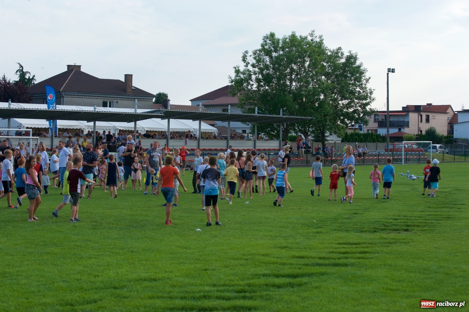 Zdjęcie w galerii na portalu naszraciborz.pl: Tworków. Mamuśki znów zagrają o puchar sołtysa wiadomości z regionu