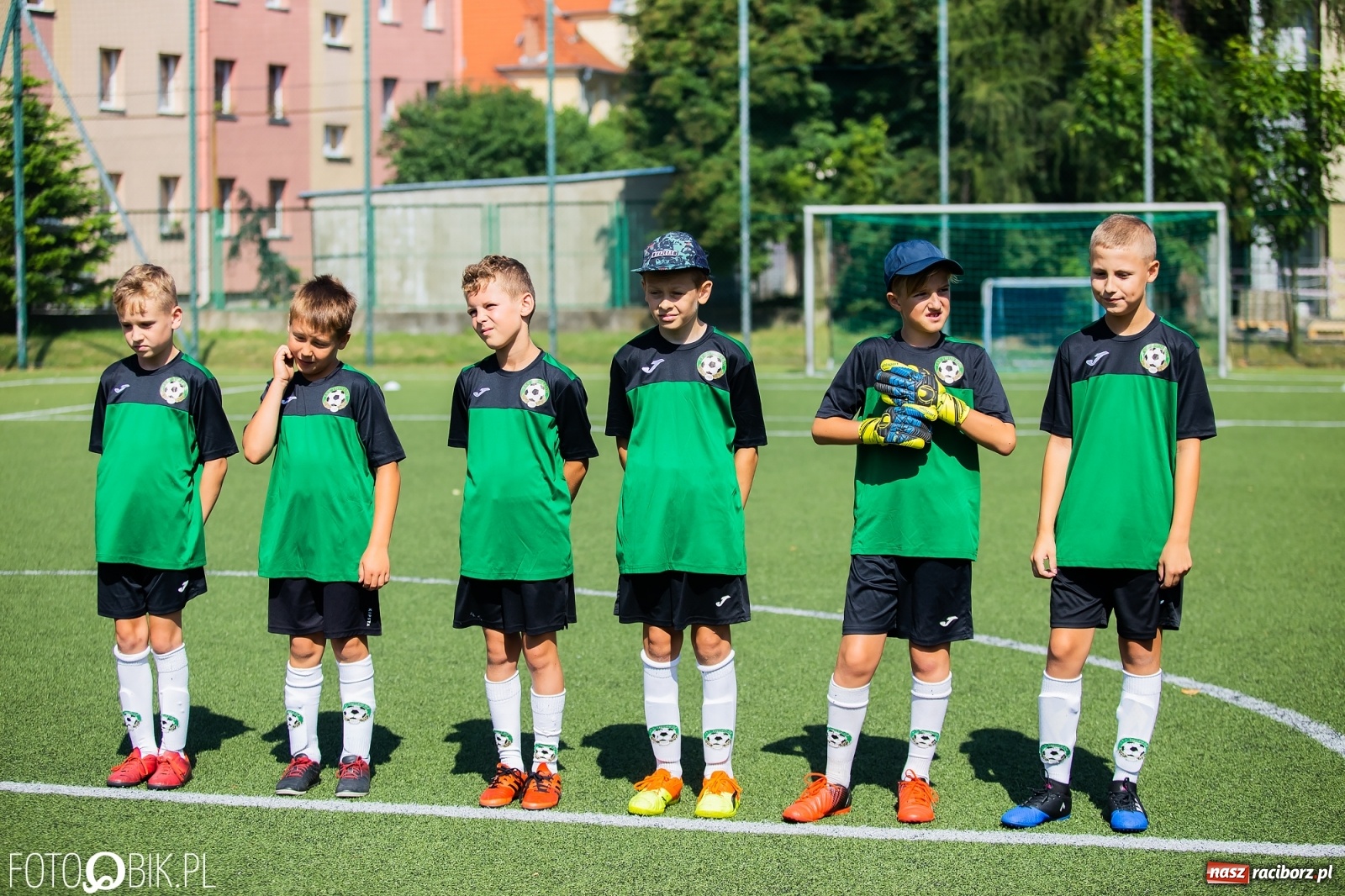 Zdjęcie w galerii na portalu naszraciborz.pl: Powiatowy turniej piłki nożnej na boisku SP 4 wiadomości z regionu
